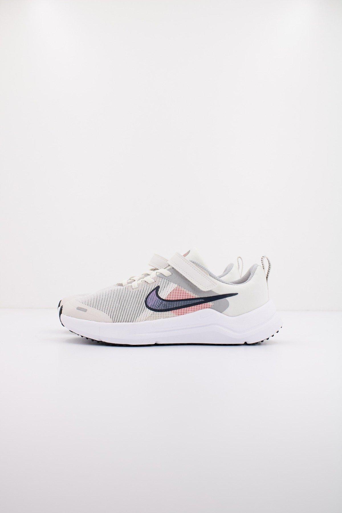 NIKE DOWNSHIFTER  en color BEIS  (1)