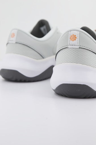 NIKE LEGEND ESSENTIAL  NN en color BLANCO  (3)