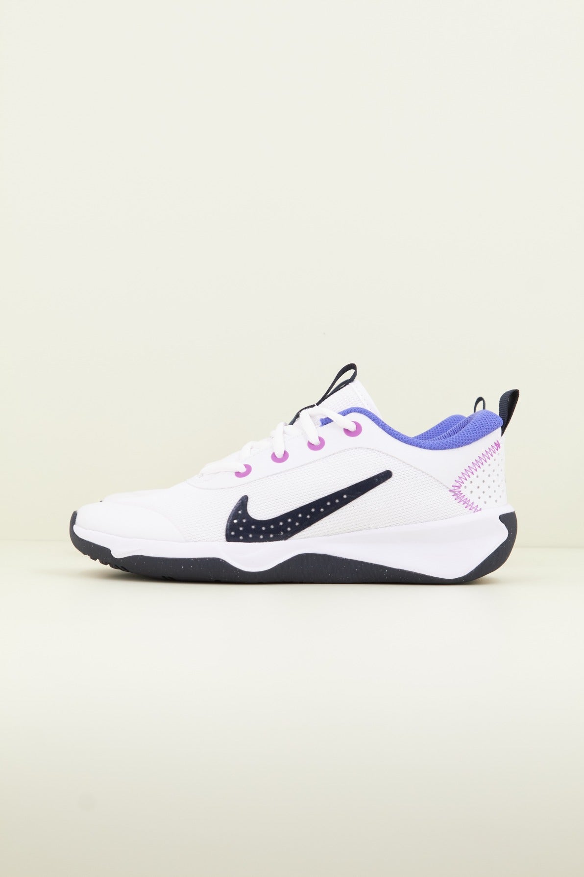 NIKE OMNI MULTI-COURT en color BLANCO  (1)