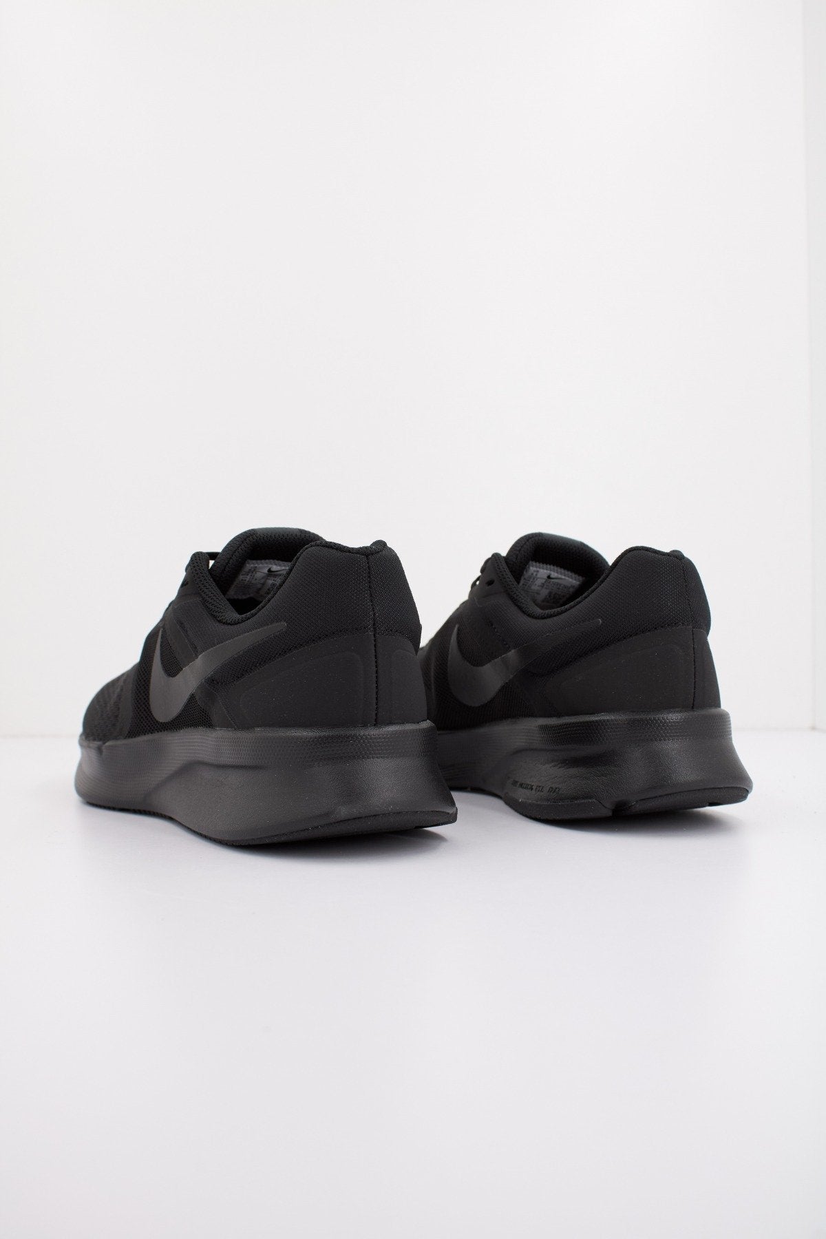 NIKE RUN SWIFT  MEN'S ROAD en color NEGRO  (3)