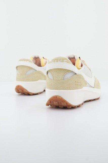 NIKE  WAFFLE DEBUT  en color BEIS  (3)