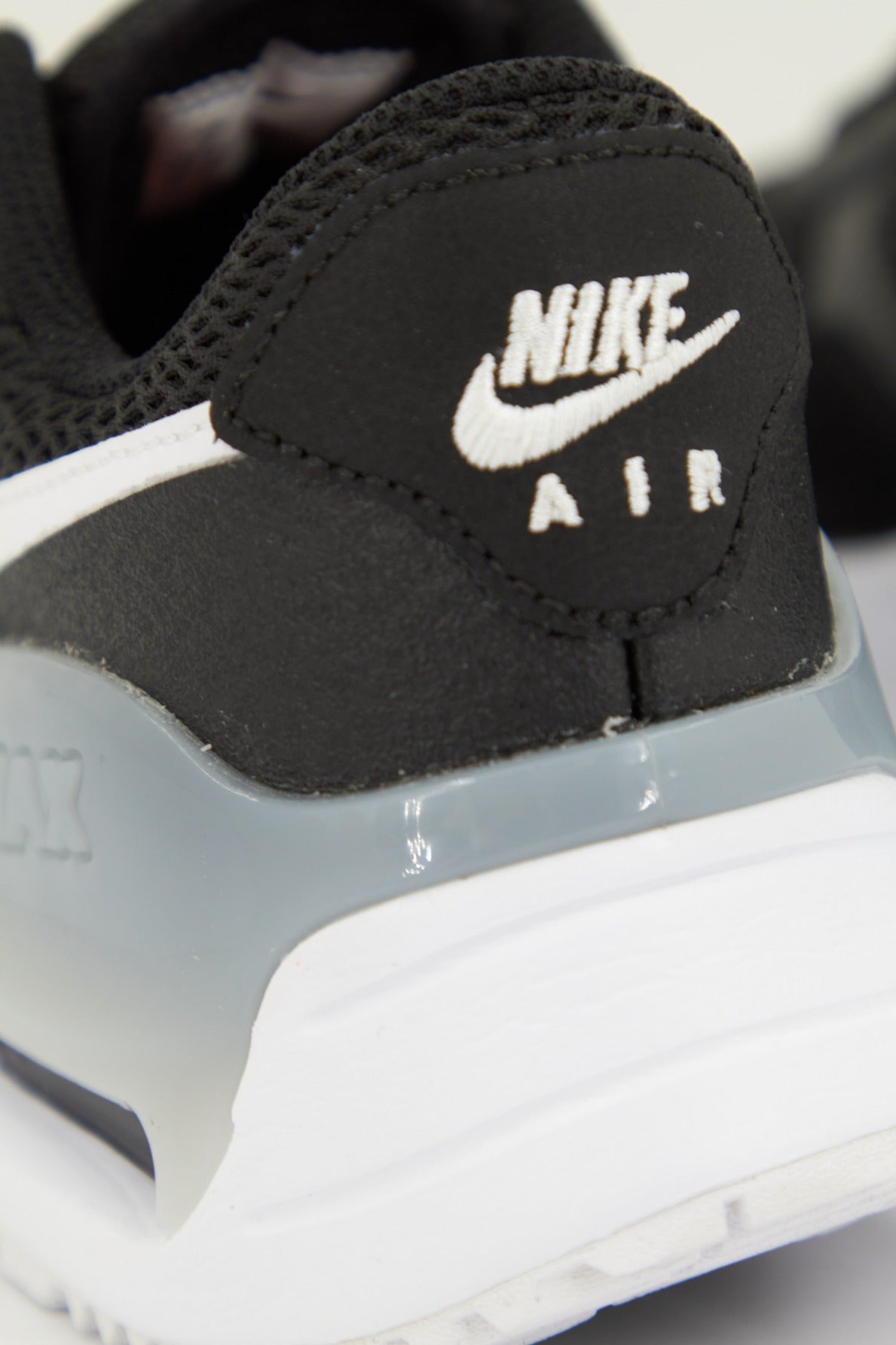 NIKE SYSTM en color NEGRO  (3)