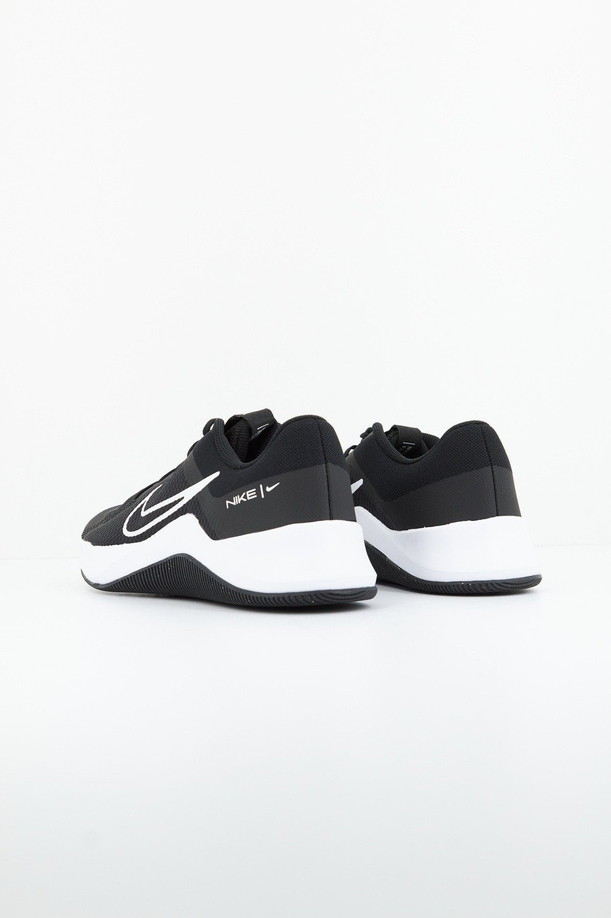 NIKE MC TRAINER  en color NEGRO  (3)