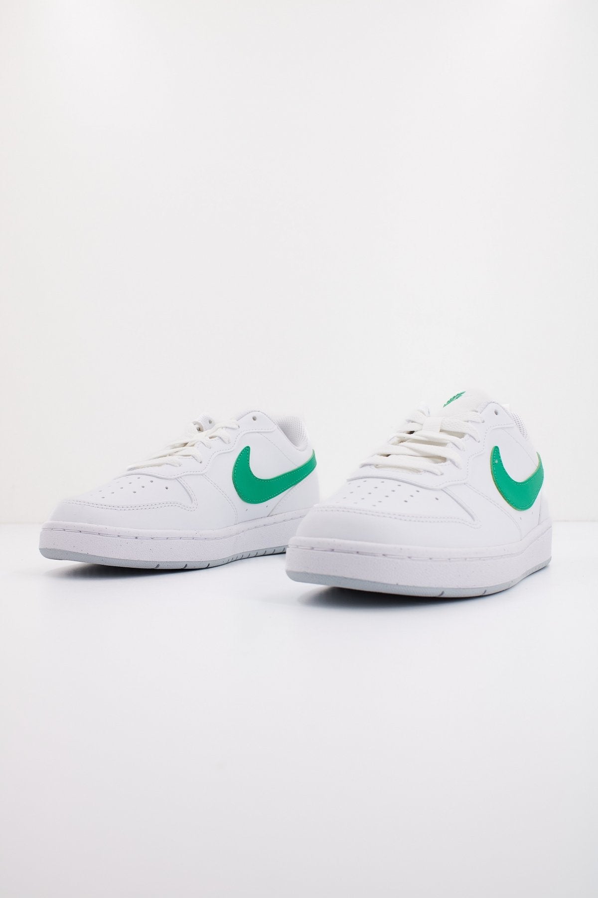 NIKE COURT BOROUGH LOW RECRA en color BLANCO  (2)