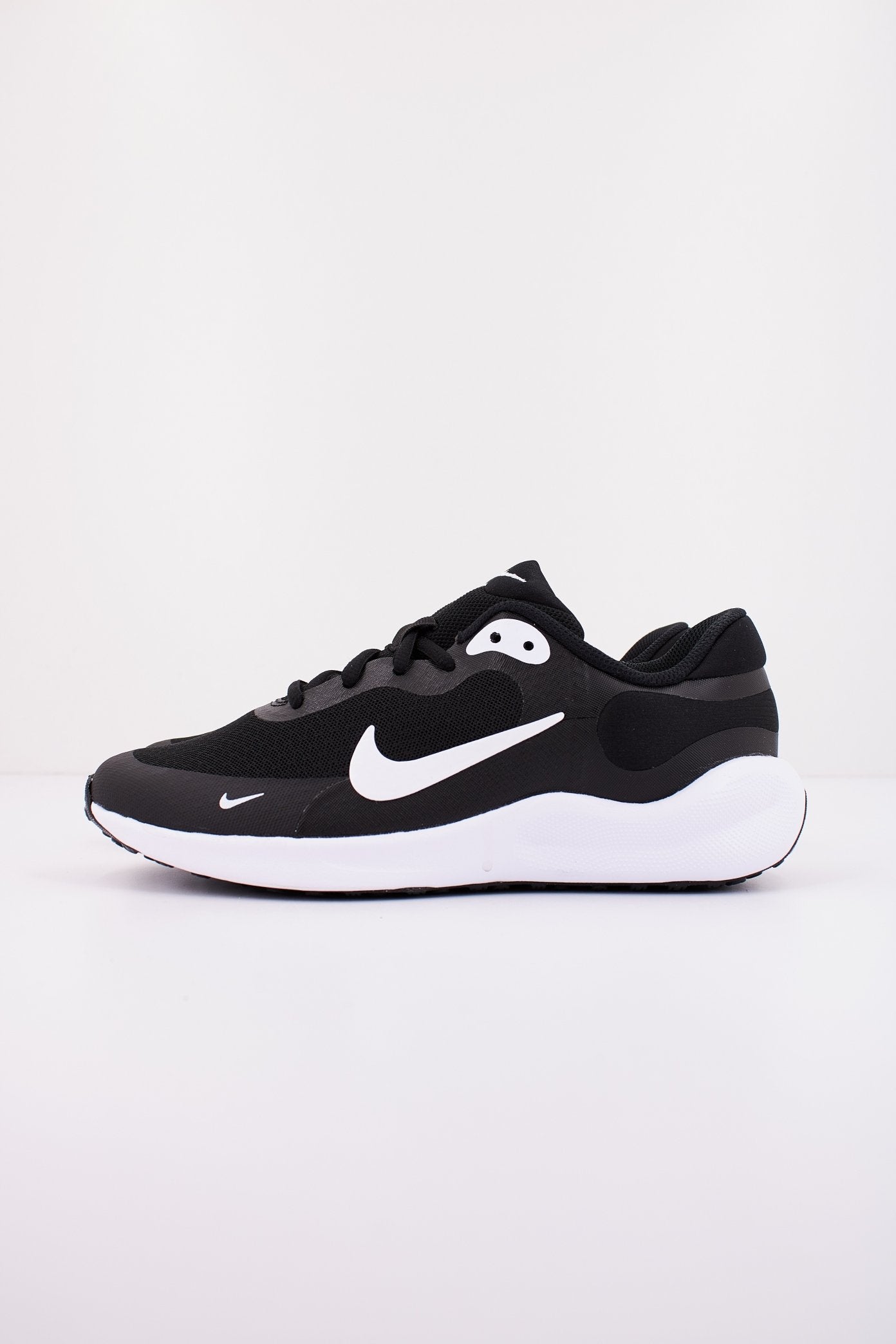 NIKE REVOLUTION  en color NEGRO  (1)