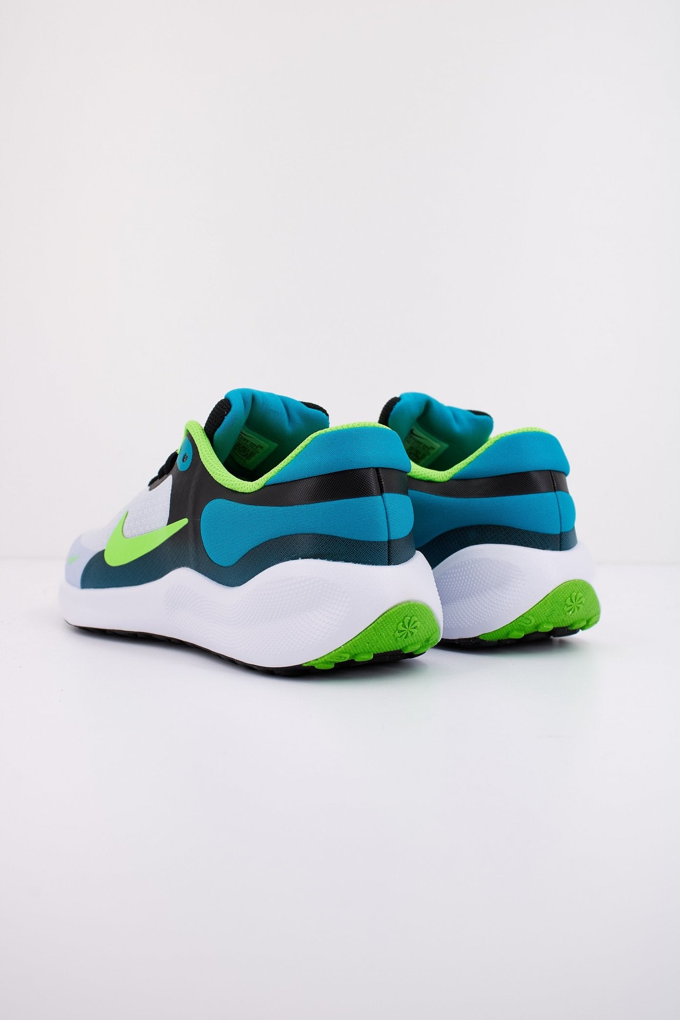 NIKE REVOLUTION  en color GRIS  (3)