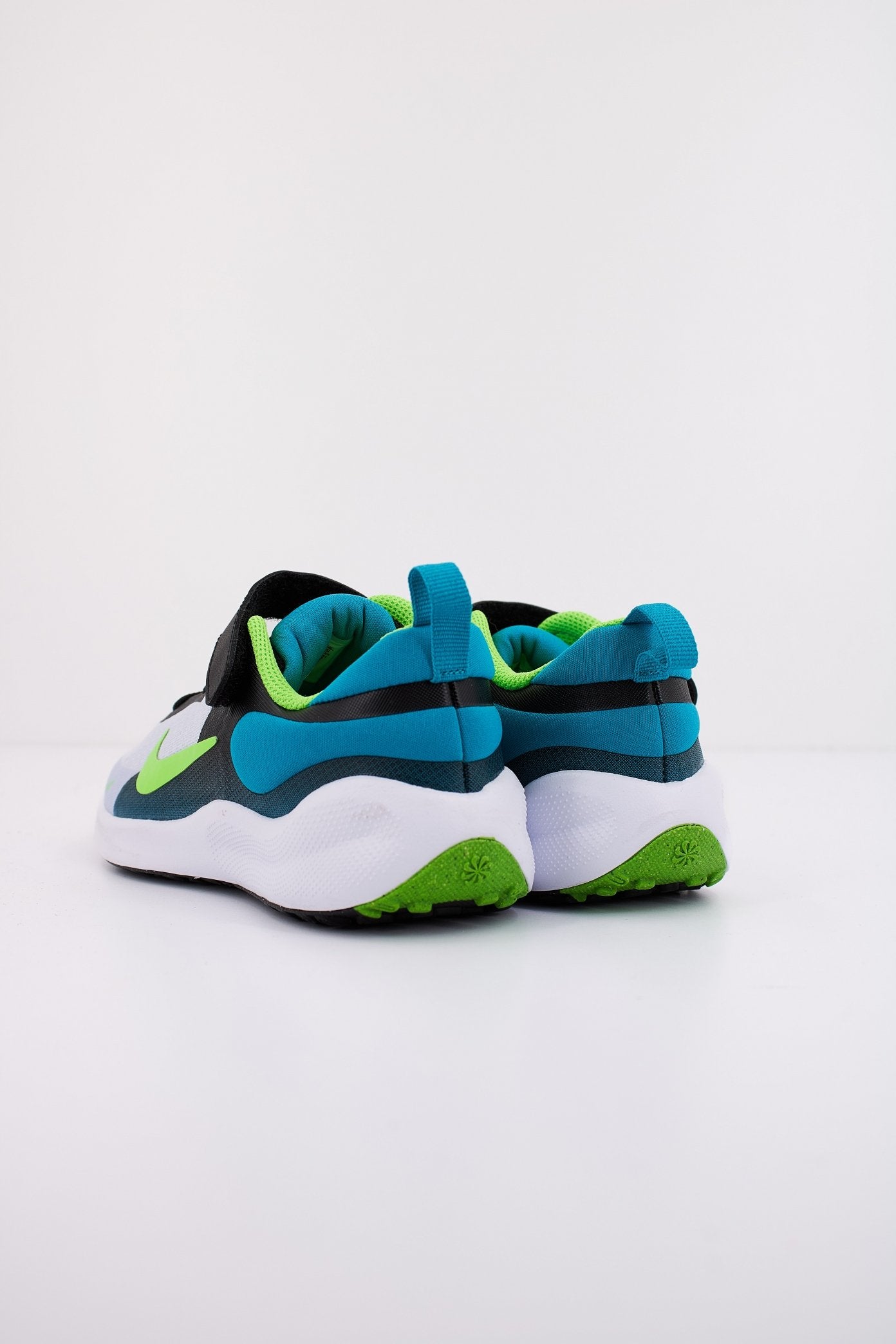NIKE REVOLTION  en color AZUL  (3)