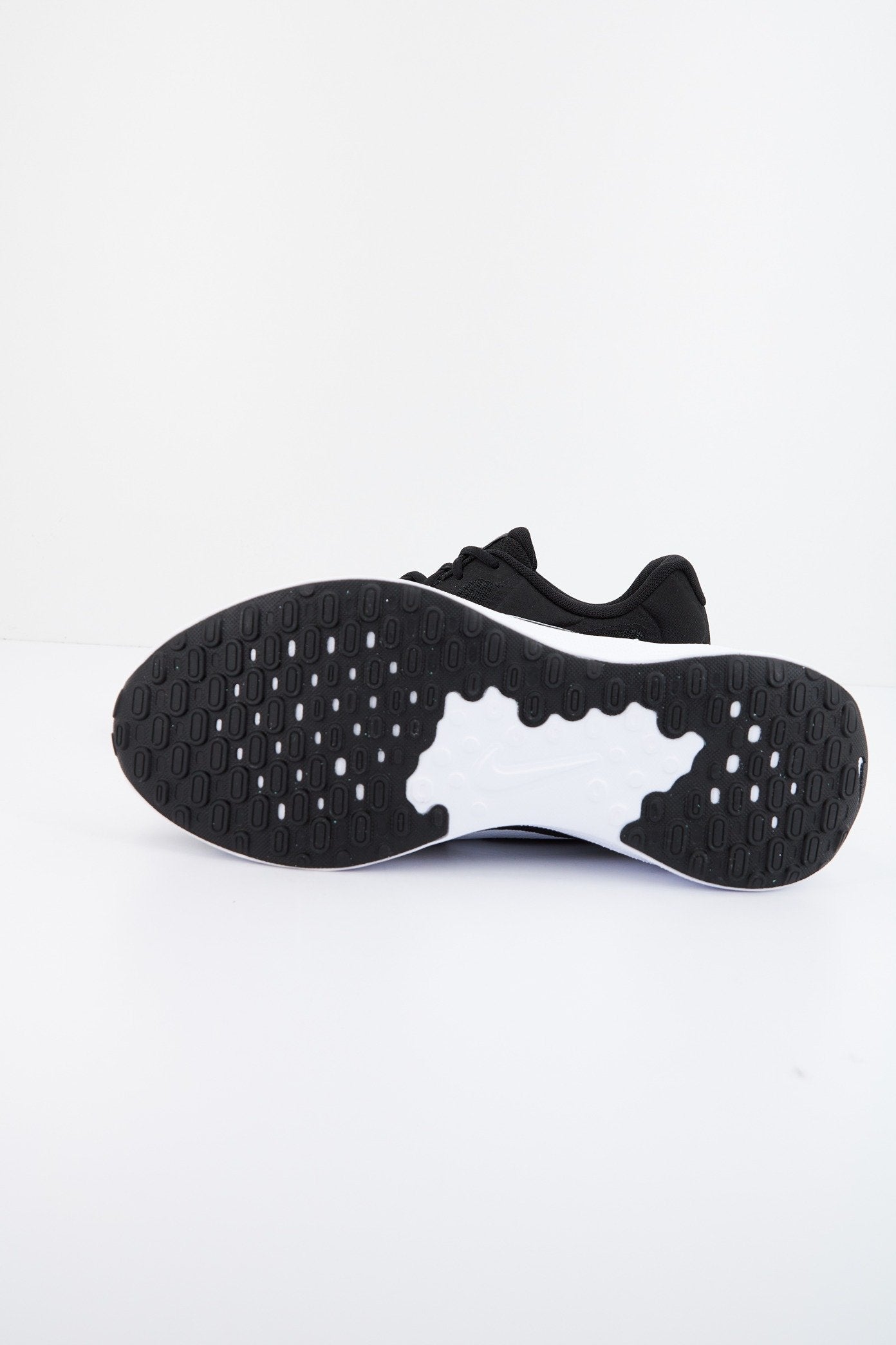 NIKE REVOLUTION  en color NEGRO  (3)