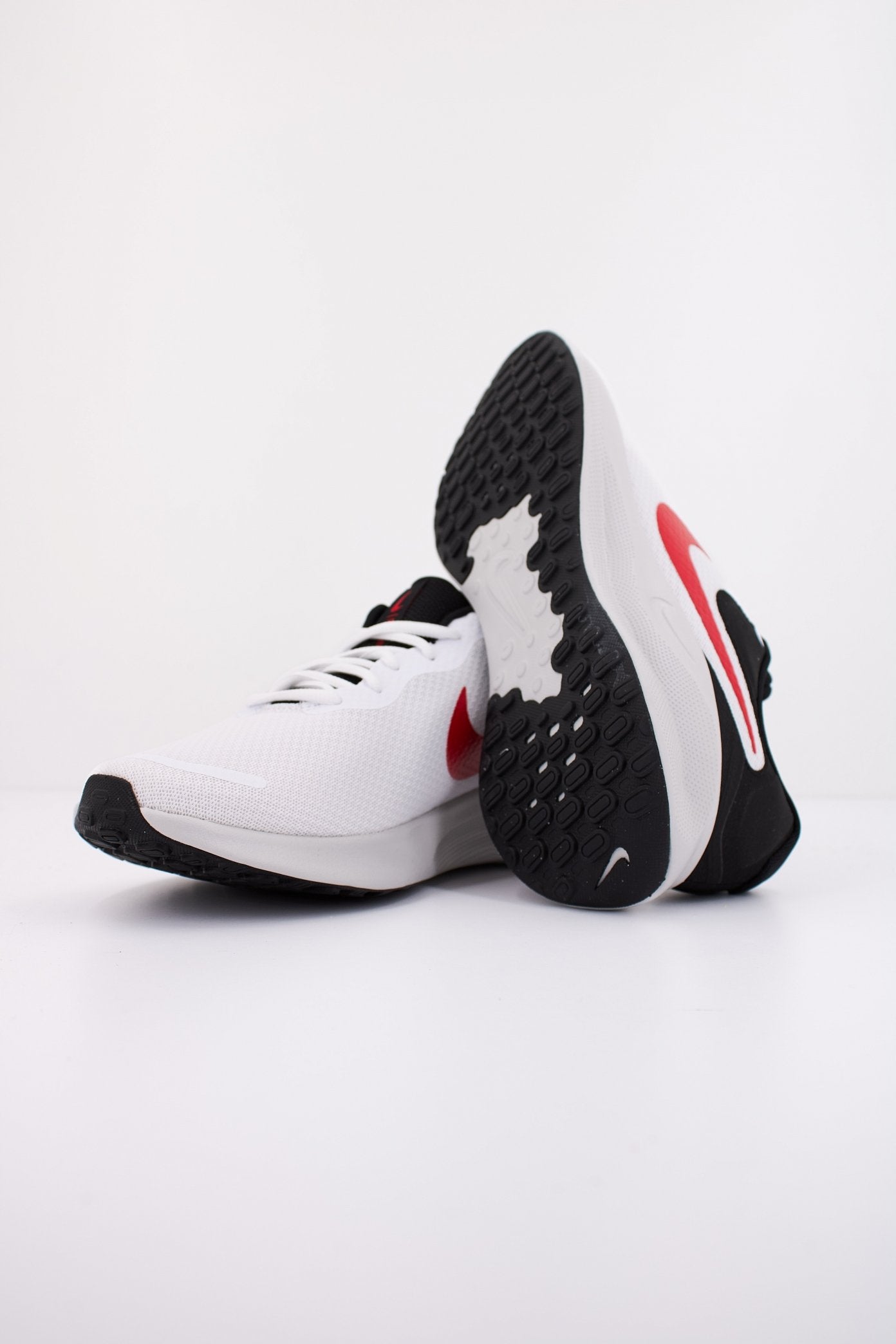NIKE REVOLUTION  en color GRIS  (4)