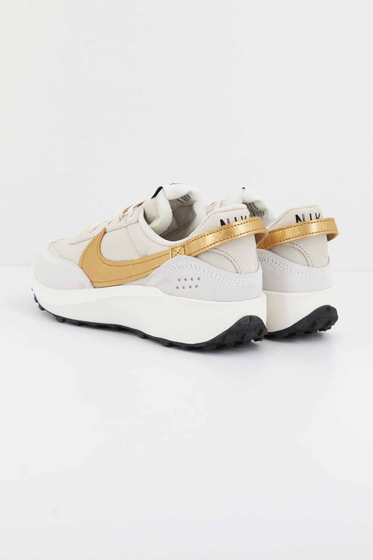 NIKE WAFFLE DEBUT ESS en color BLANCO  (3)