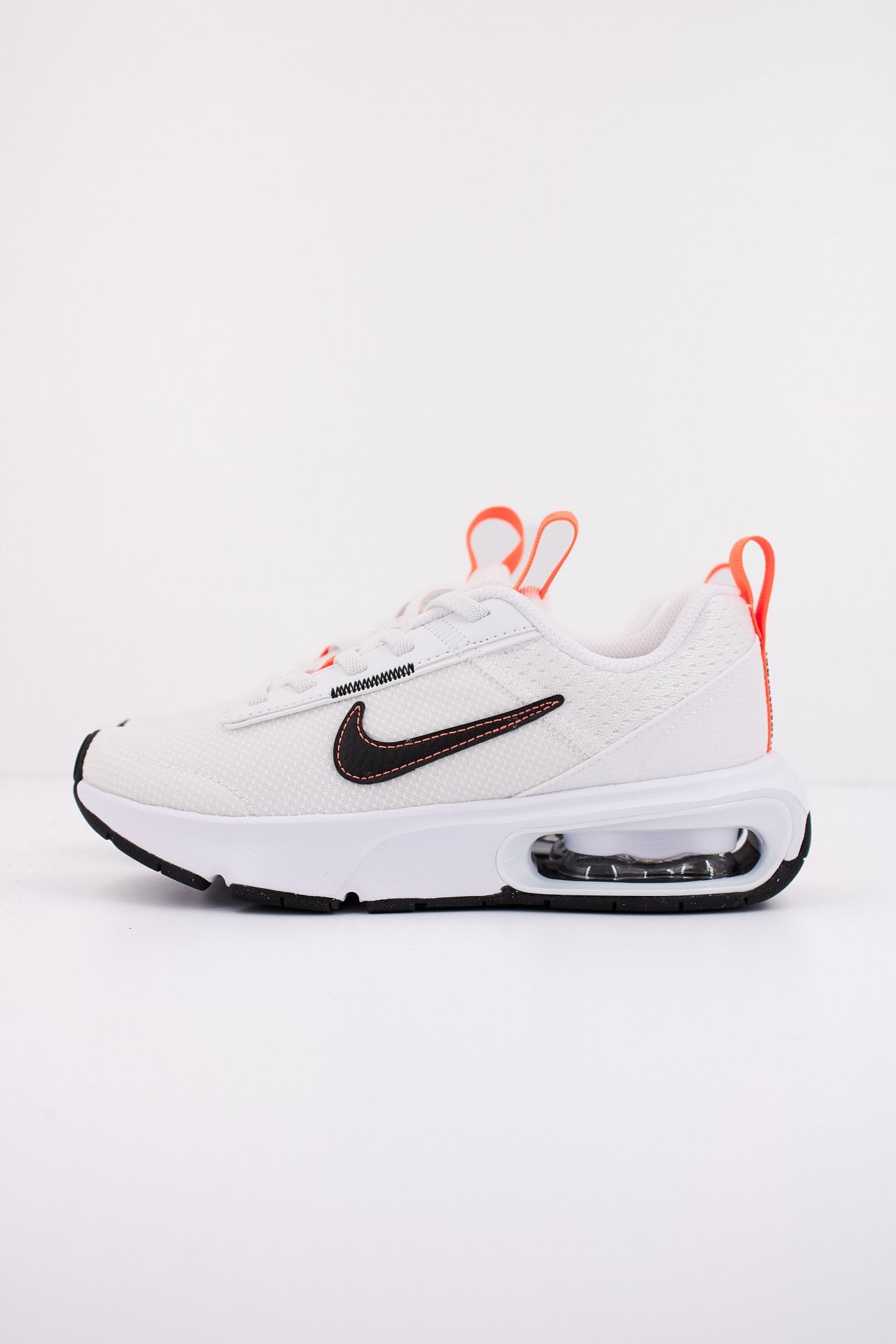 NIKE MAX INTRLK  LITTL en color BLANCO  (1)