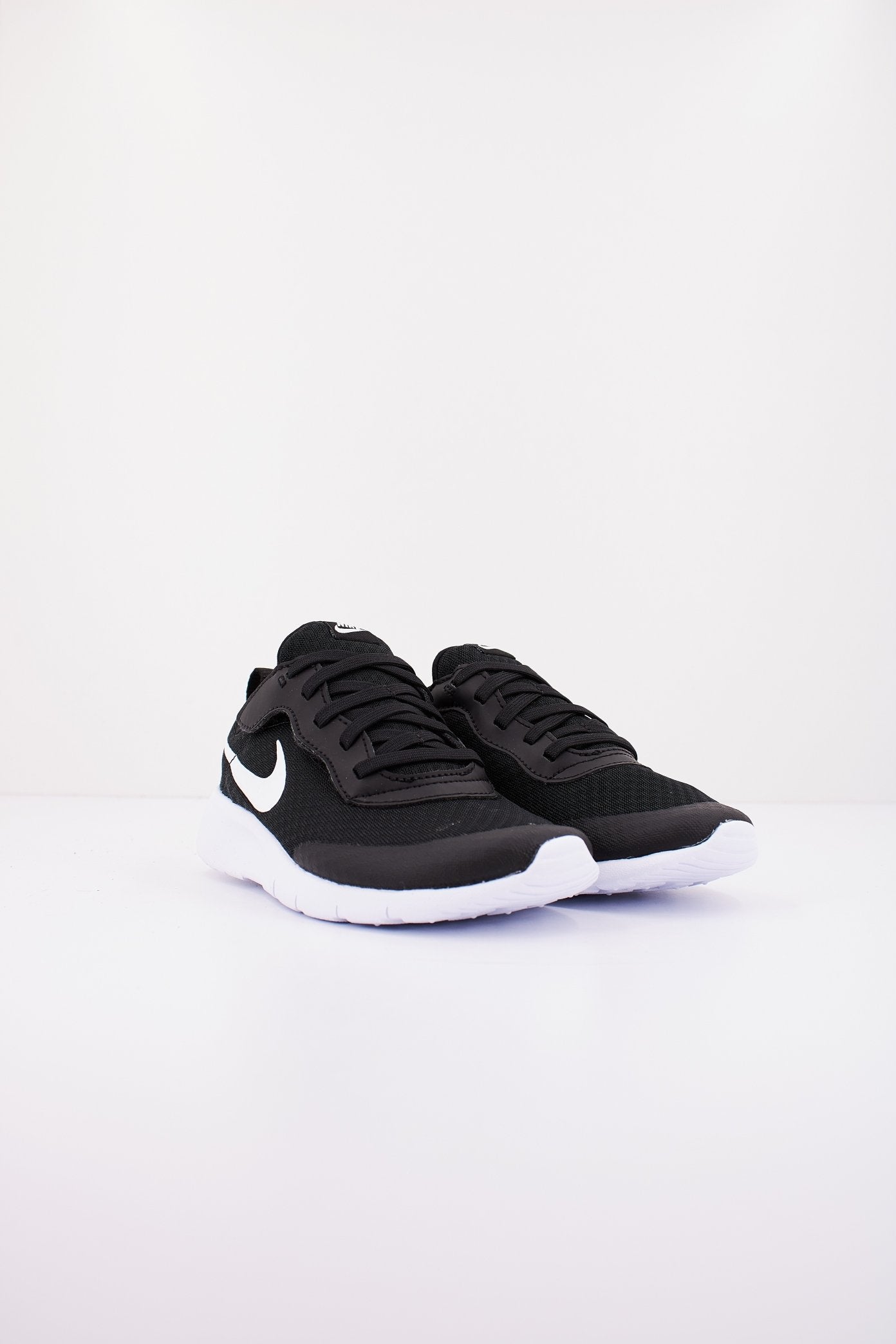 NIKE TANJUN EZ LITTLE KIDS' en color NEGRO  (2)