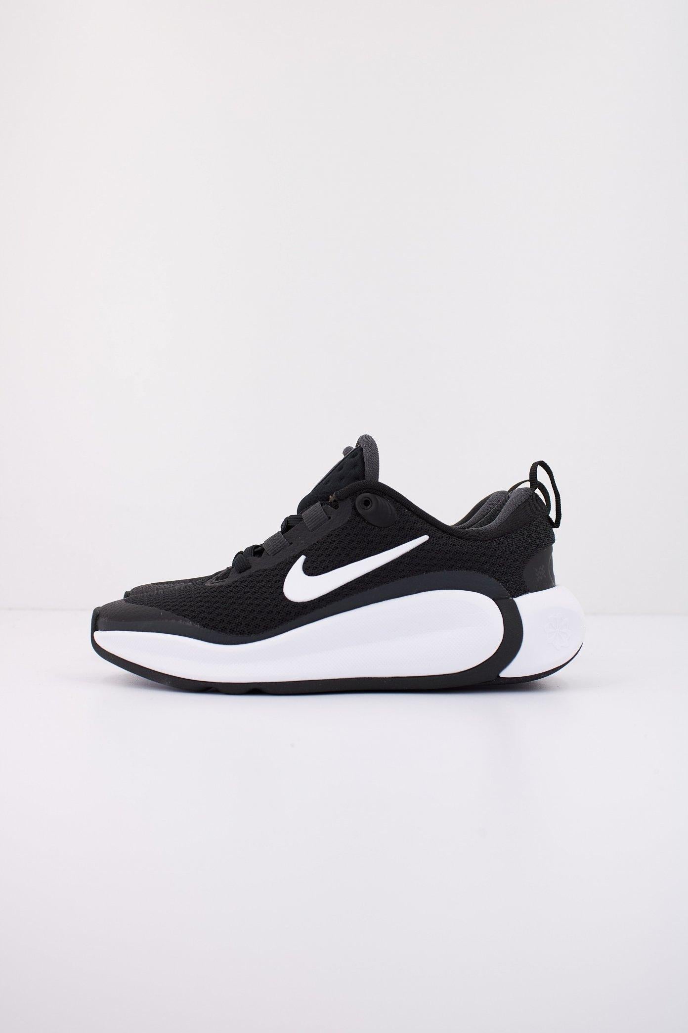NIKE KIDFINITY BIG KIDS' SHO en color NEGRO  (1)