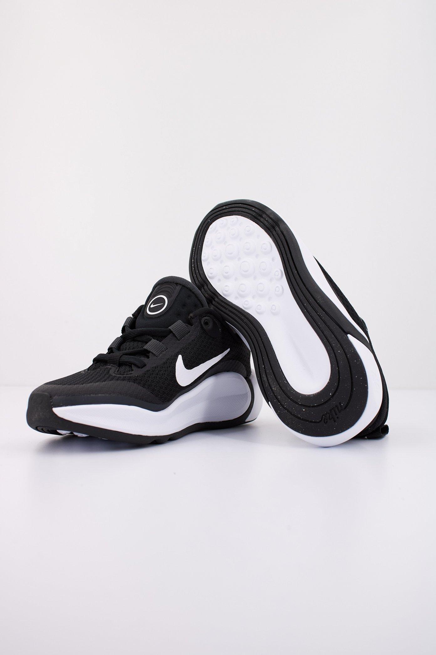 NIKE KIDFINITY BIG KIDS' SHO en color NEGRO  (4)
