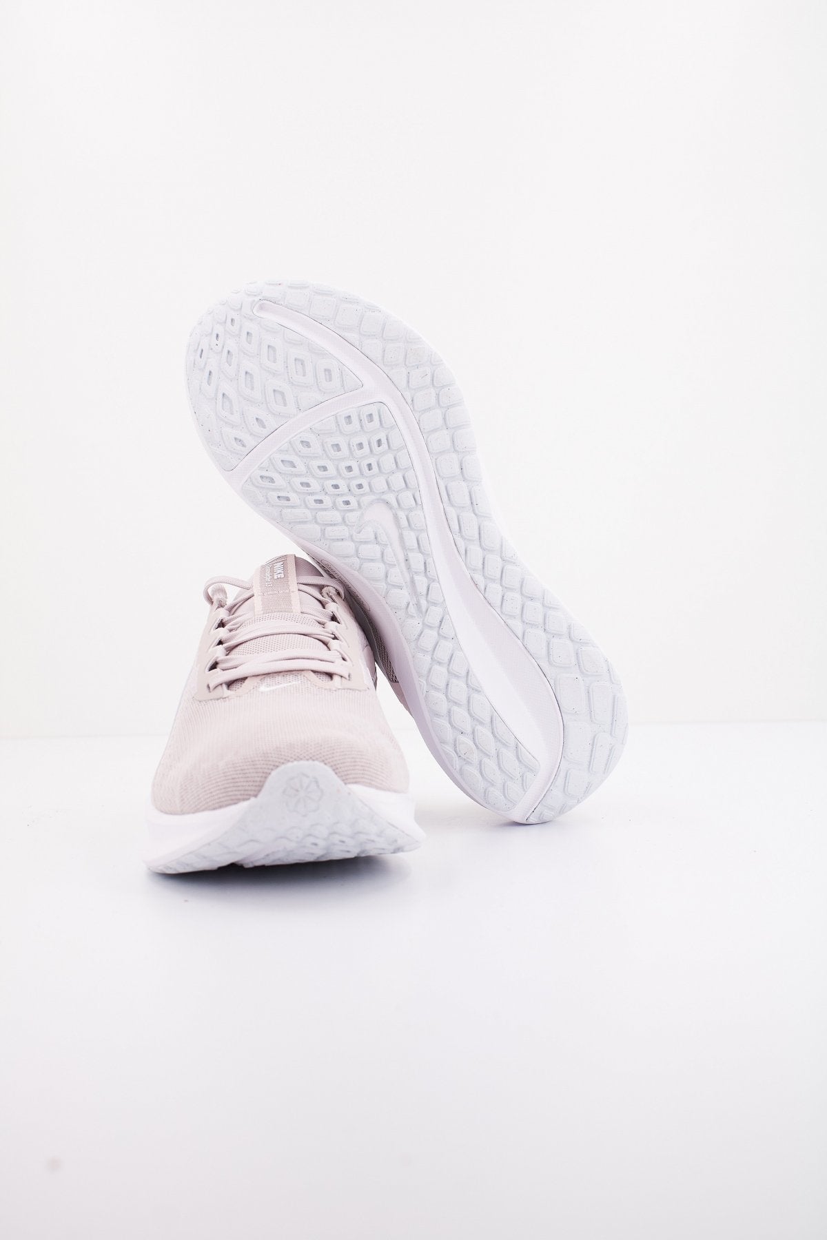 NIKE DOWNSHIFTER  en color BEIS  (4)