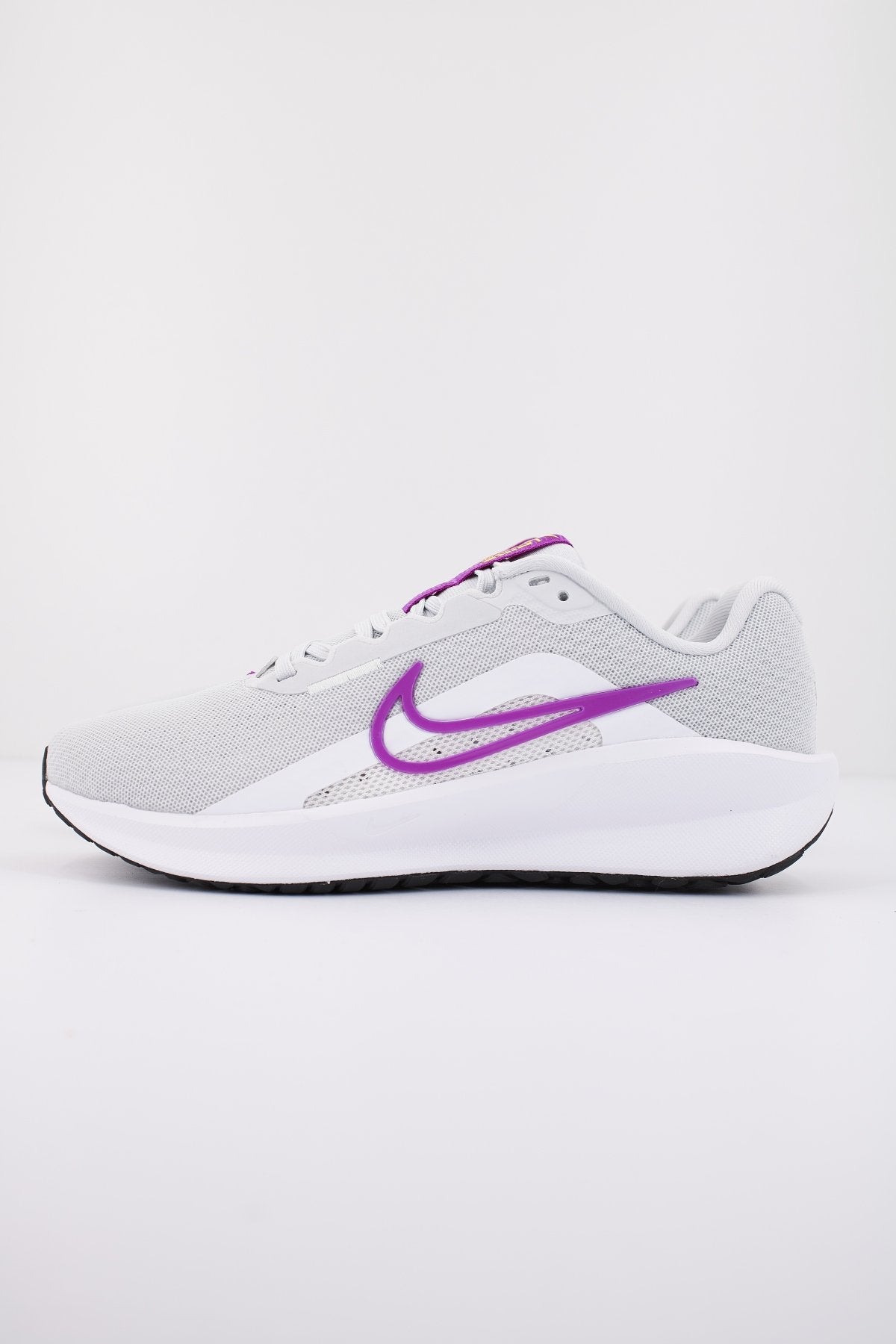 NIKE  DOWNSHIFTER  en color ROSA  (1)