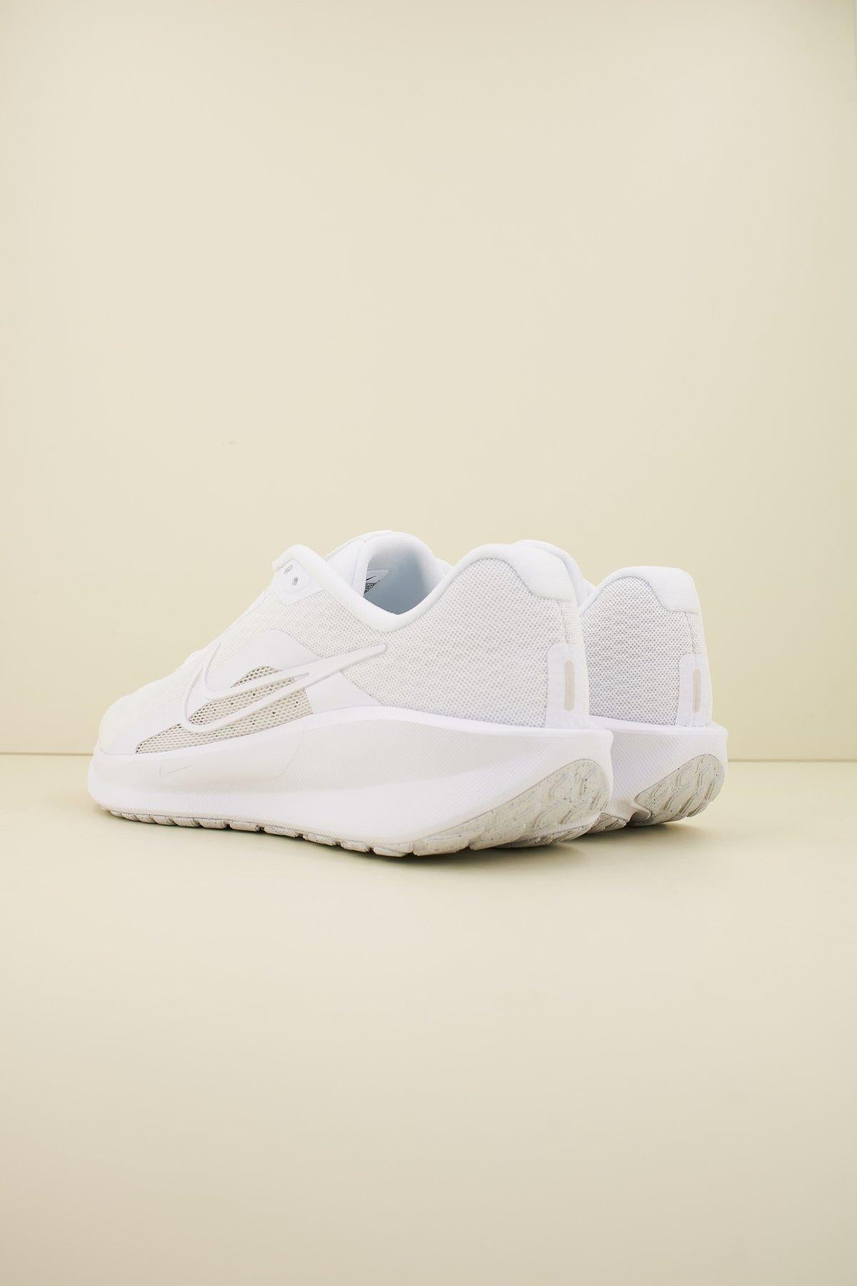 NIKE DOWNSHIFTER  en color BLANCO  (3)