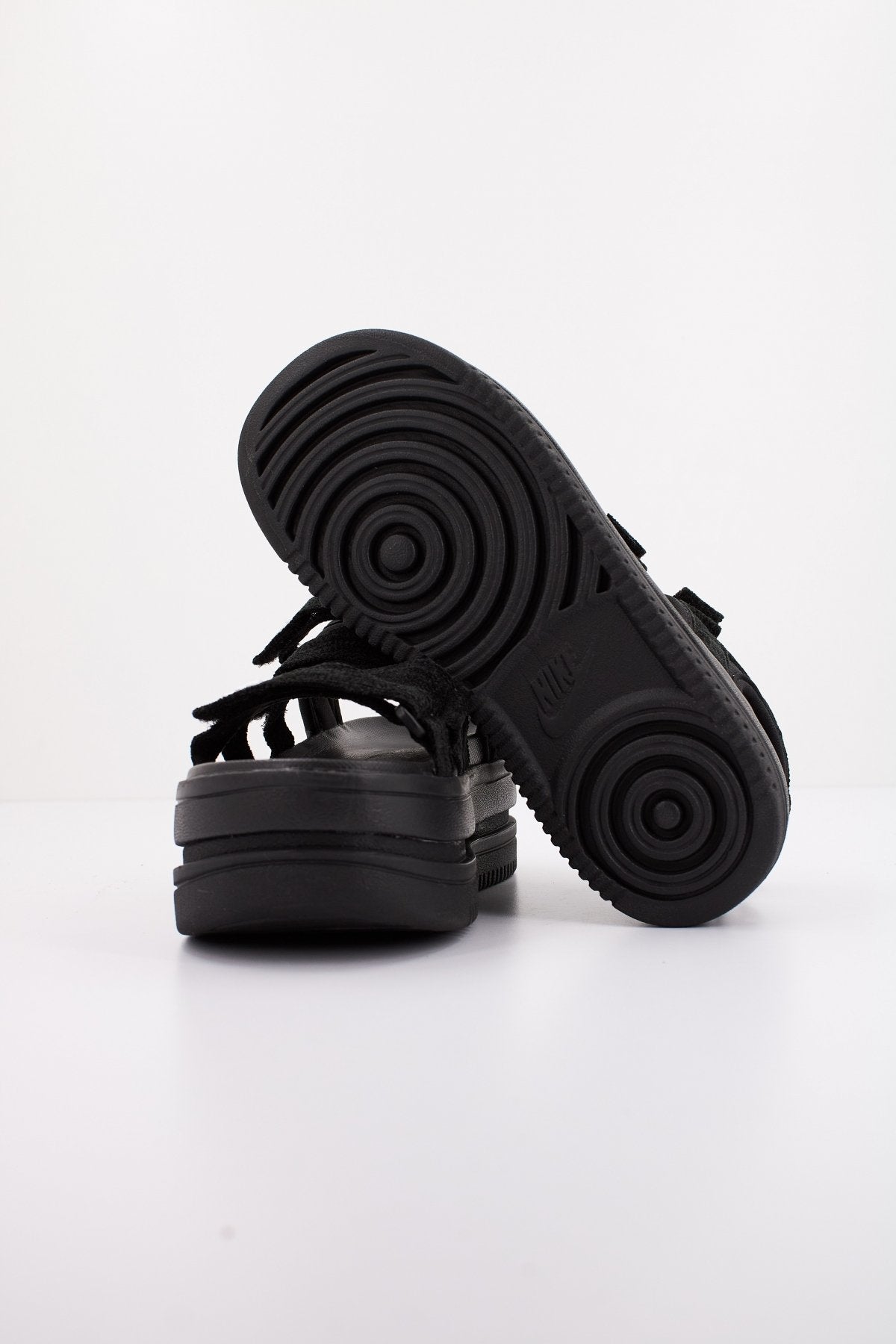 NIKE ICON CLASSIC SNDL SE en color NEGRO  (4)