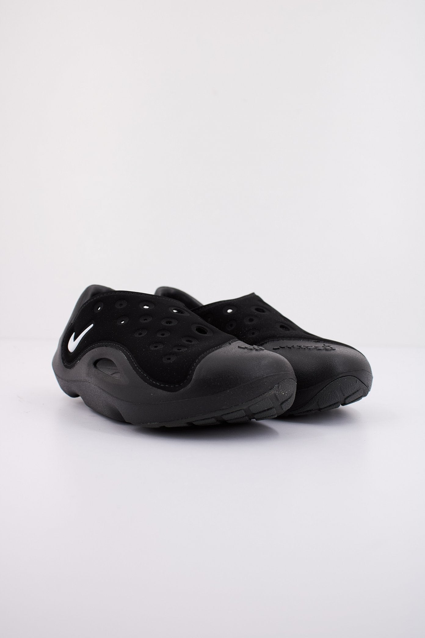 NIKE  en color NEGRO  (2)