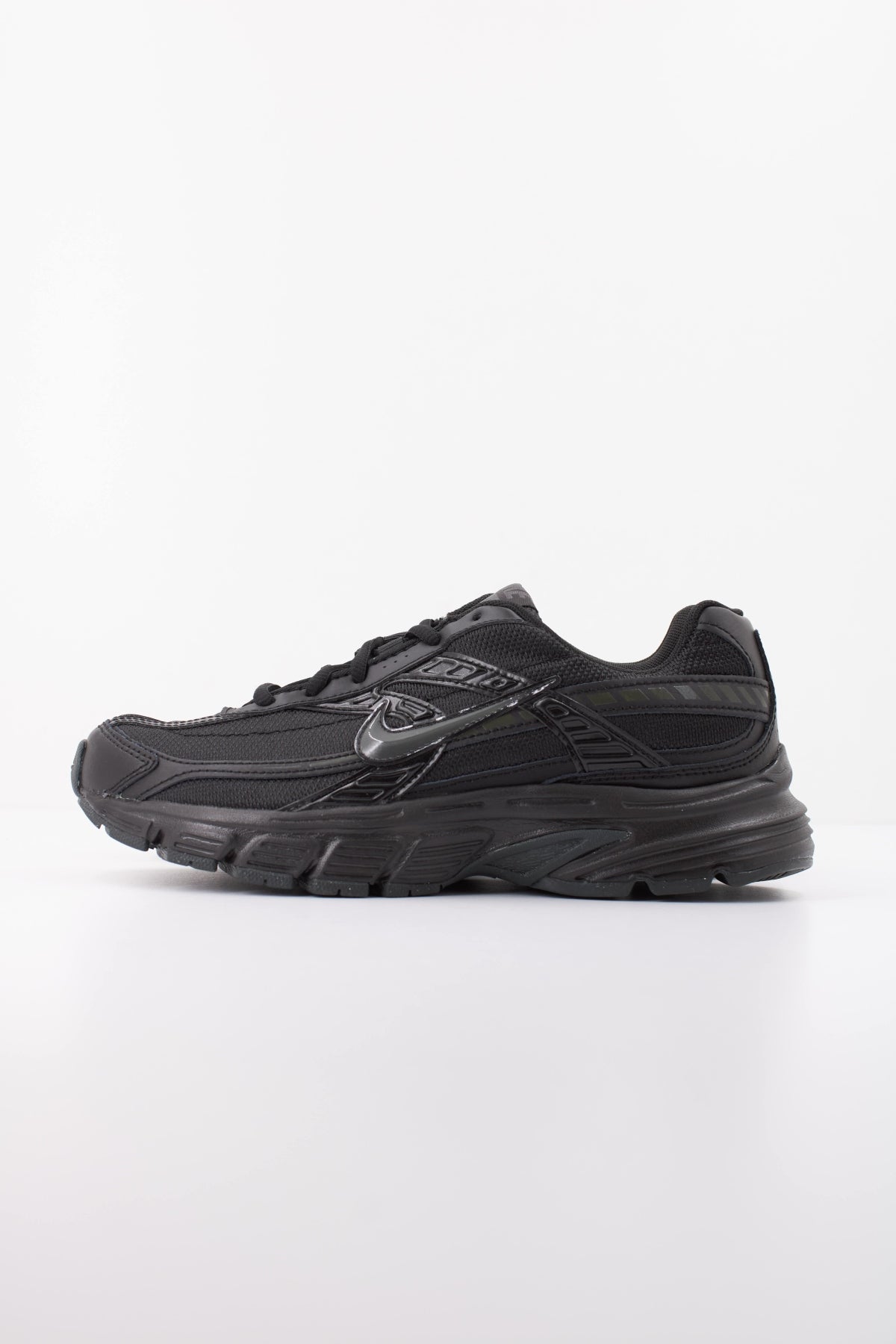 NIKE   en color NEGRO  (1)
