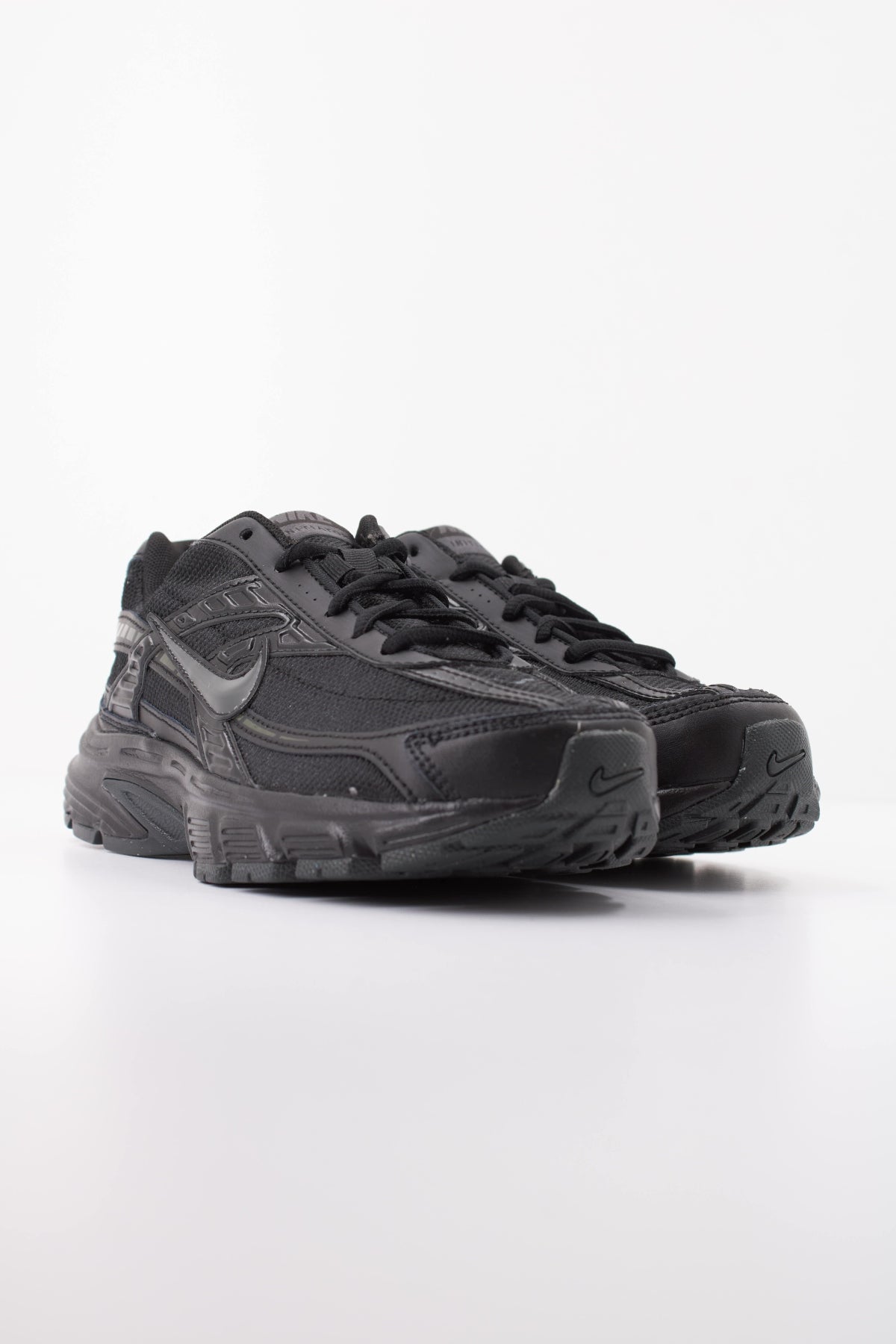 NIKE   en color NEGRO  (2)