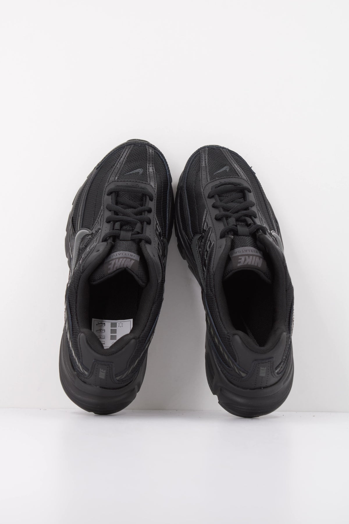 NIKE   en color NEGRO  (3)