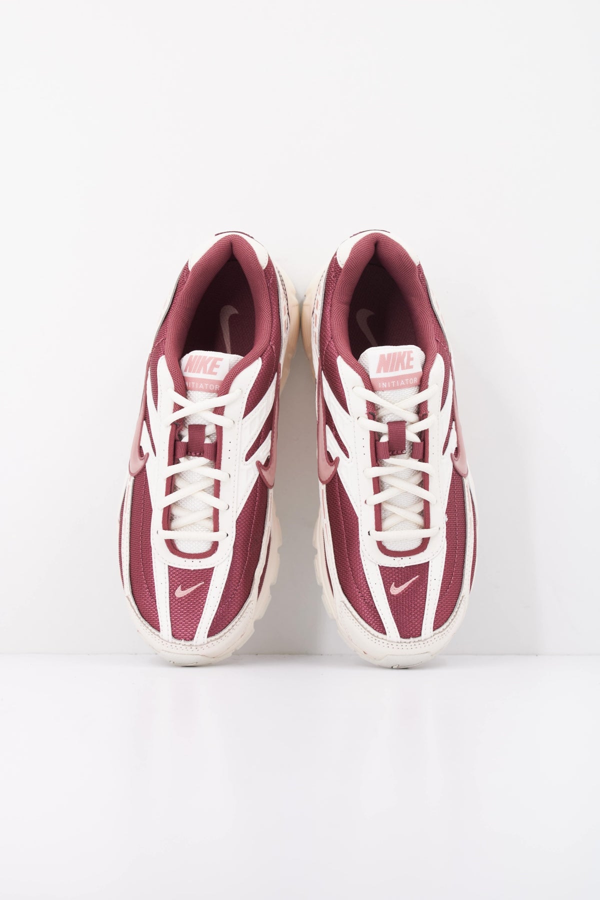 NIKE WMNS NIKE INITIATOR en color ROJO  (3)