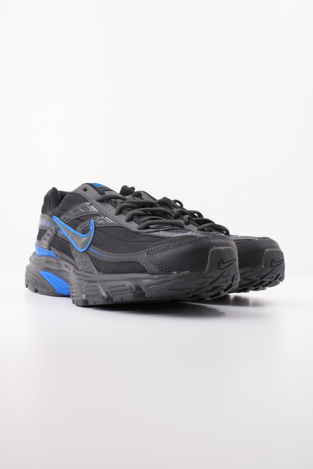 NIKE  en color NEGRO  (2)