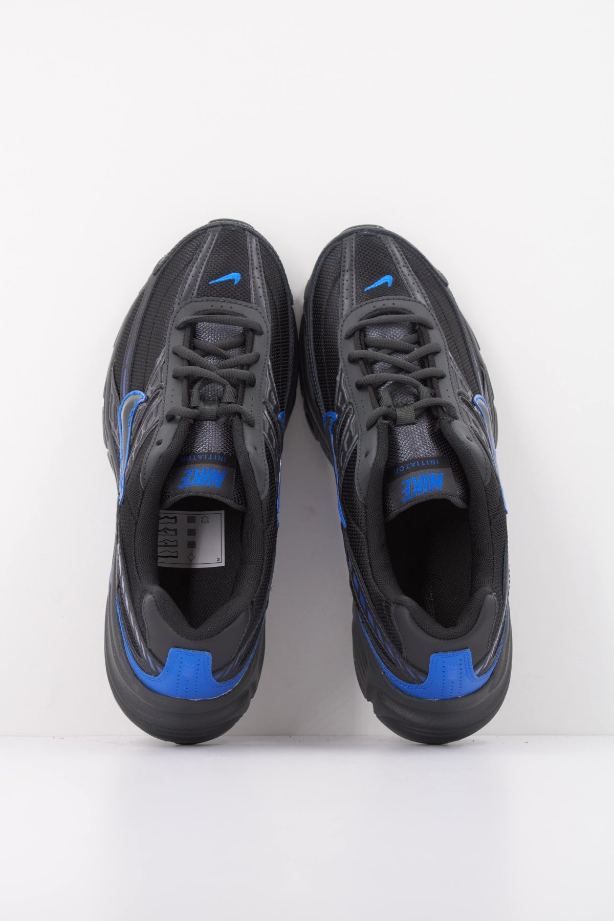 NIKE  en color NEGRO  (3)