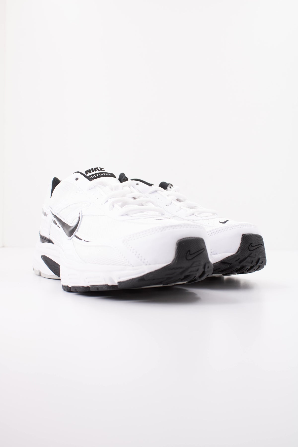 NIKE  en color BLANCO  (2)