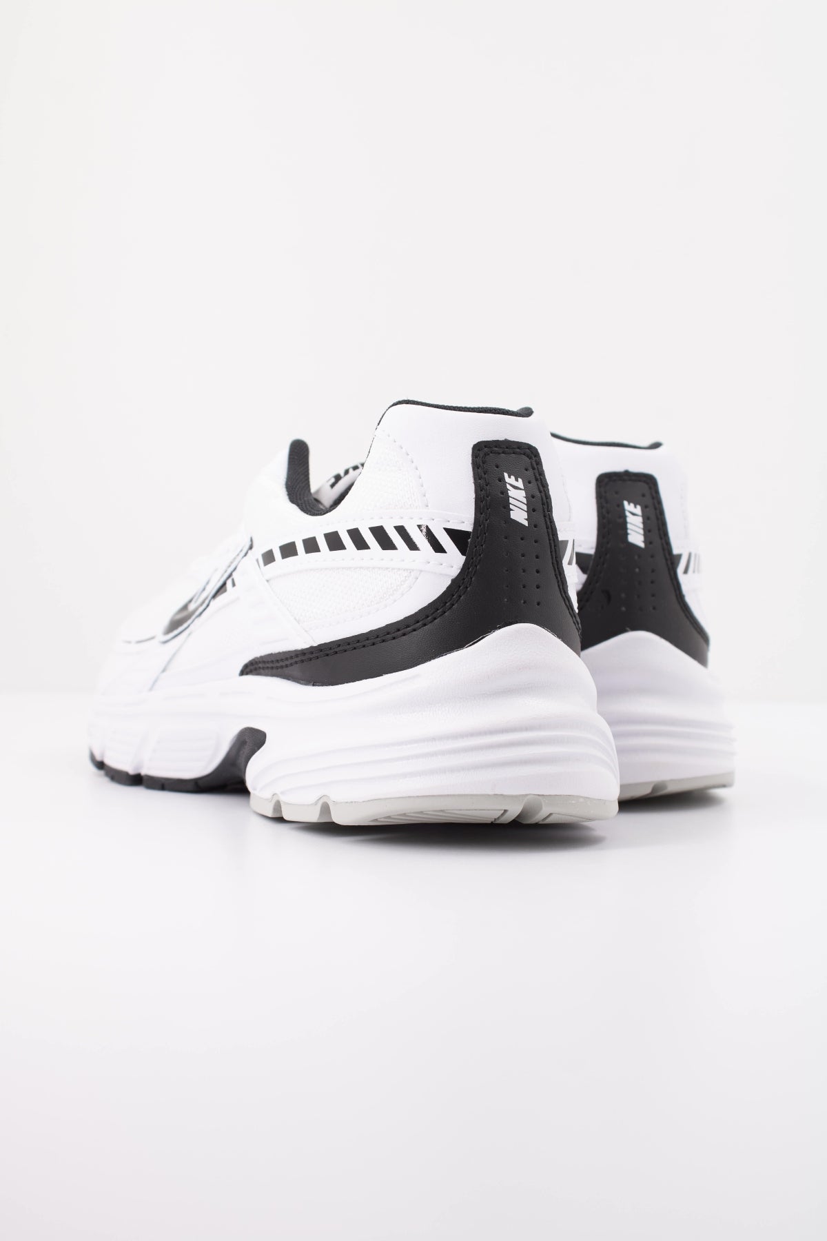 NIKE  en color BLANCO  (4)