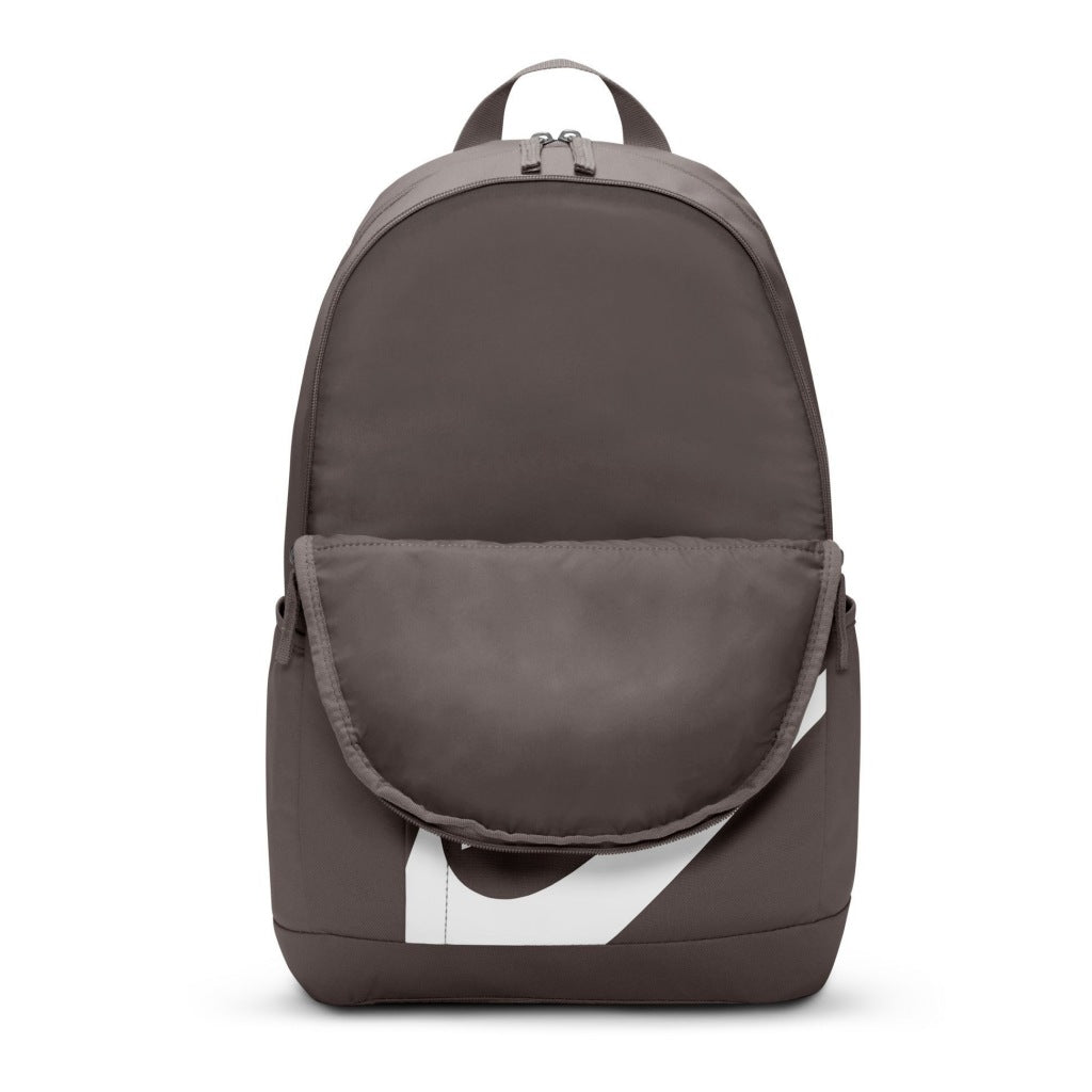 NIKE NK ELMNTL BKPK - HBR en color GRIS  (5)
