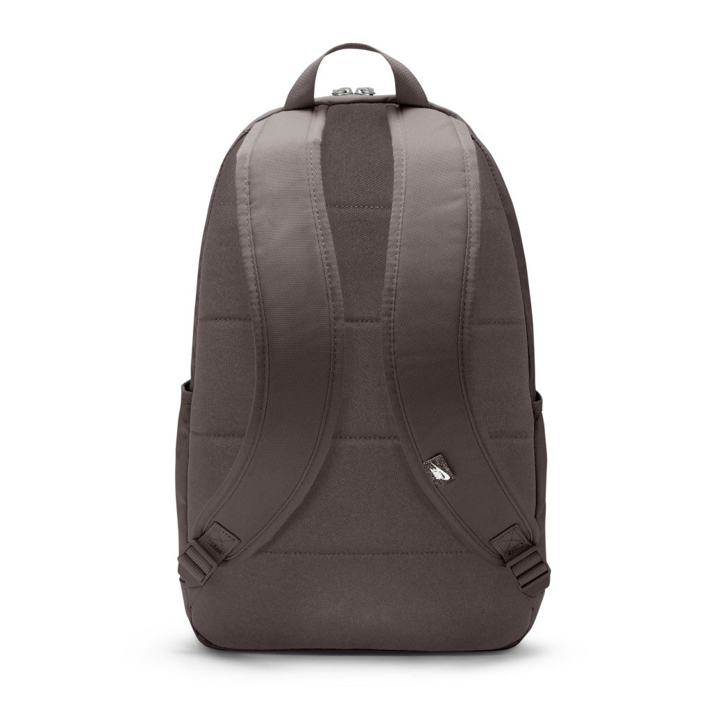 NIKE NK ELMNTL BKPK - HBR en color GRIS  (6)
