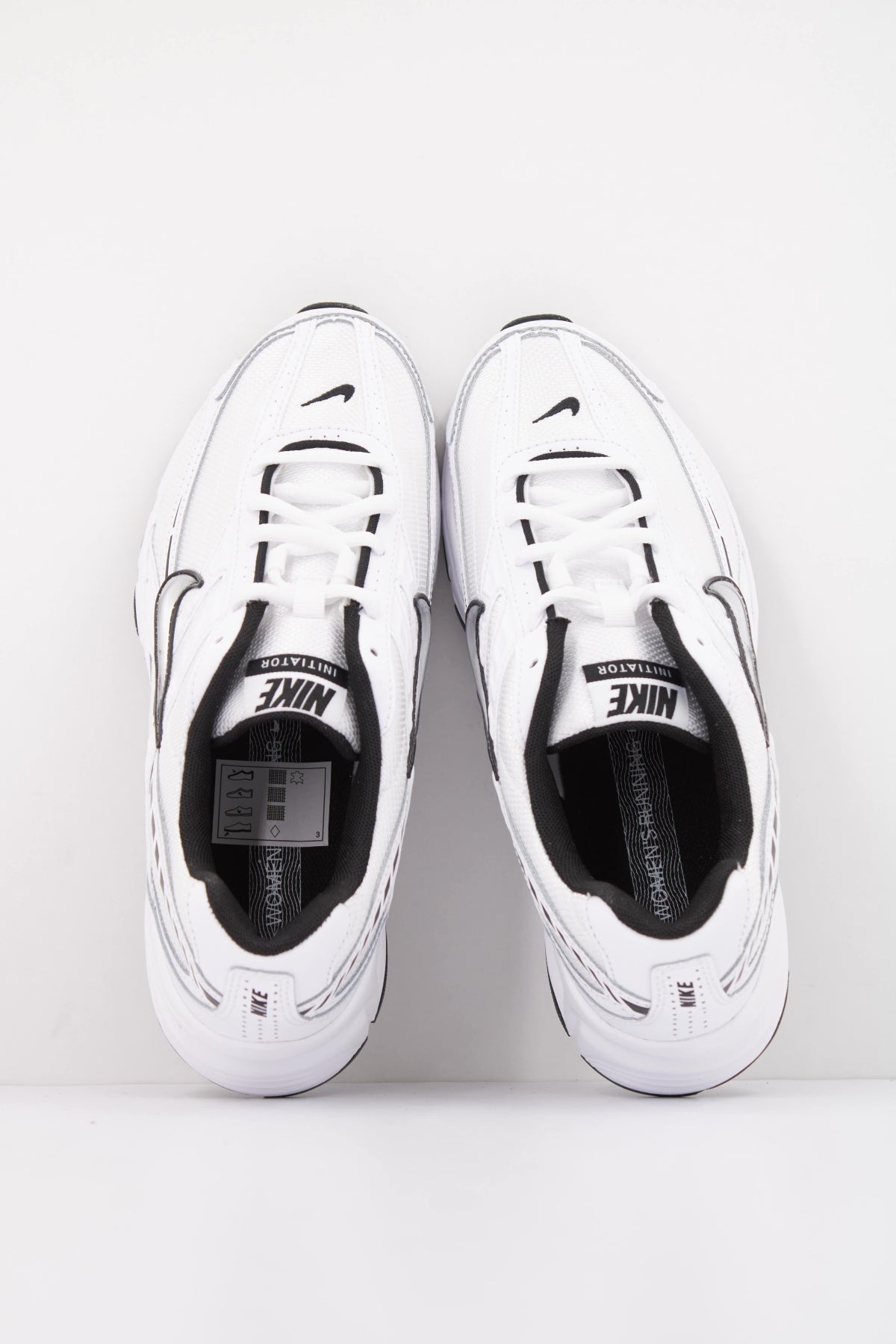 NIKE WMNS NIKE INITIATOR en color BLANCO  (3)