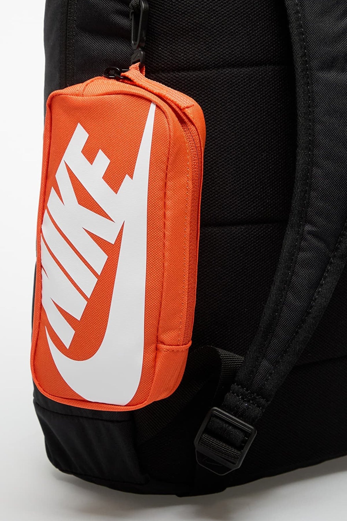NIKE Y NK ELMNTL BKPK SHOEBOX en color NEGRO  (3)