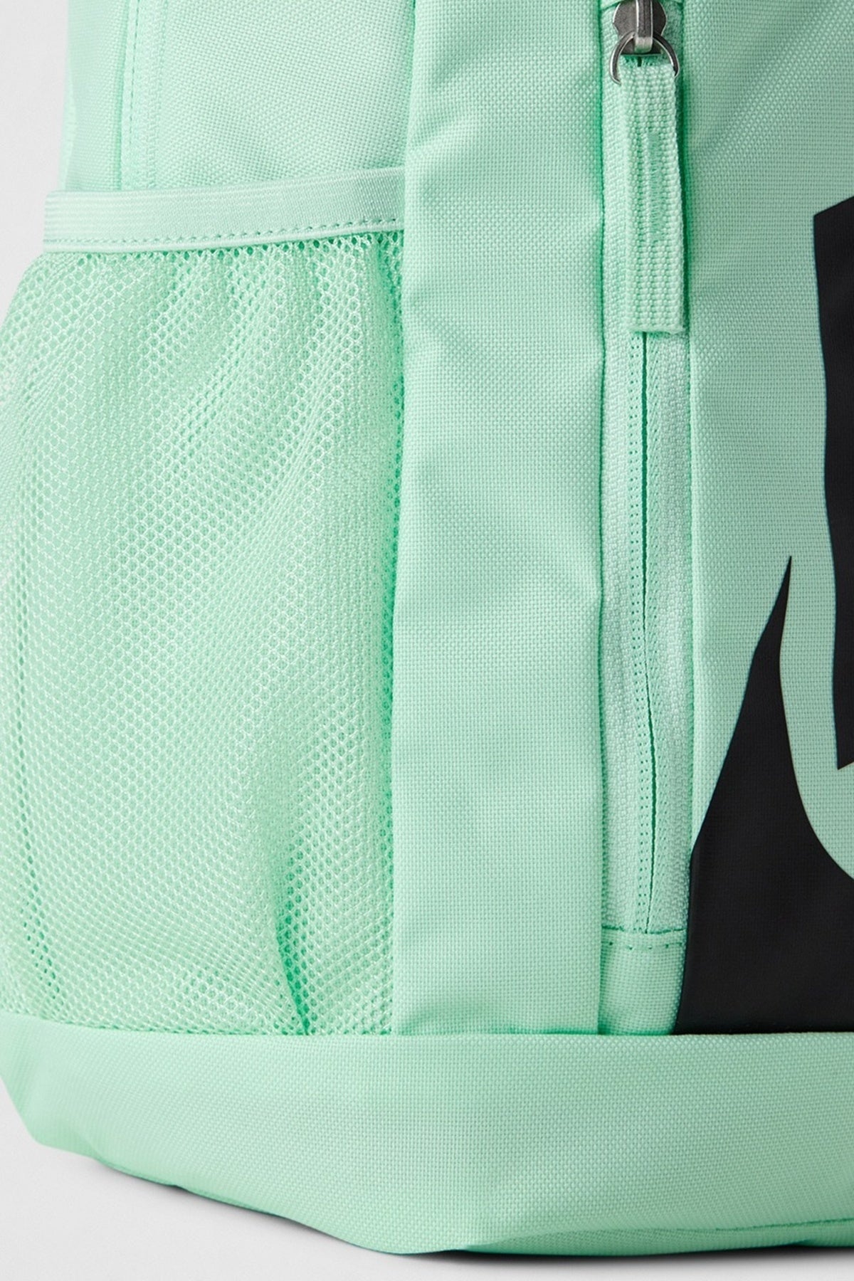 NIKE Y NK ELMNTL BKPK SHOEBOX en color VERDE  (4)
