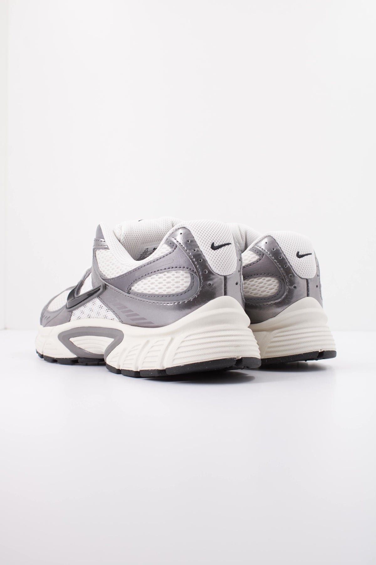 NIKE NIKE V RNR en color BLANCO  (4)