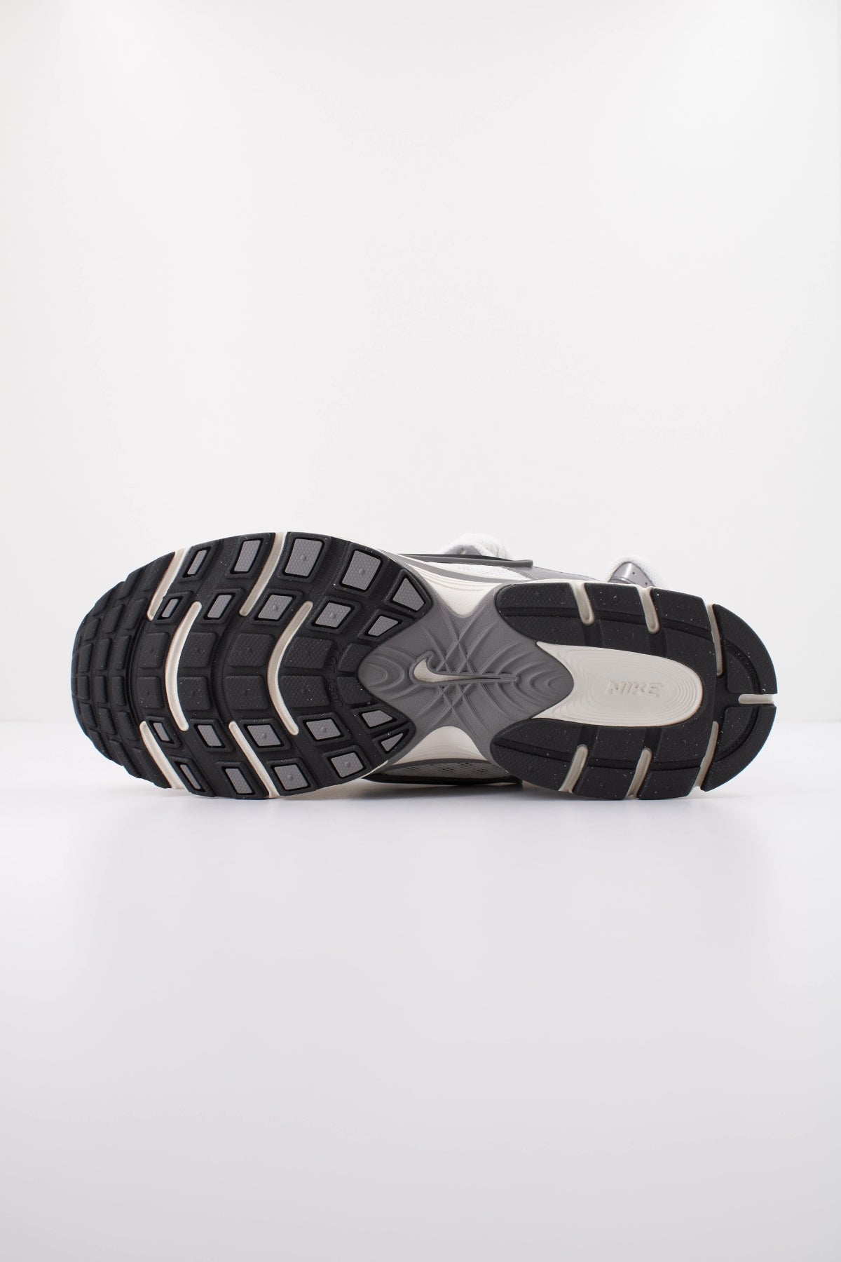 NIKE NIKE V RNR en color BLANCO  (5)