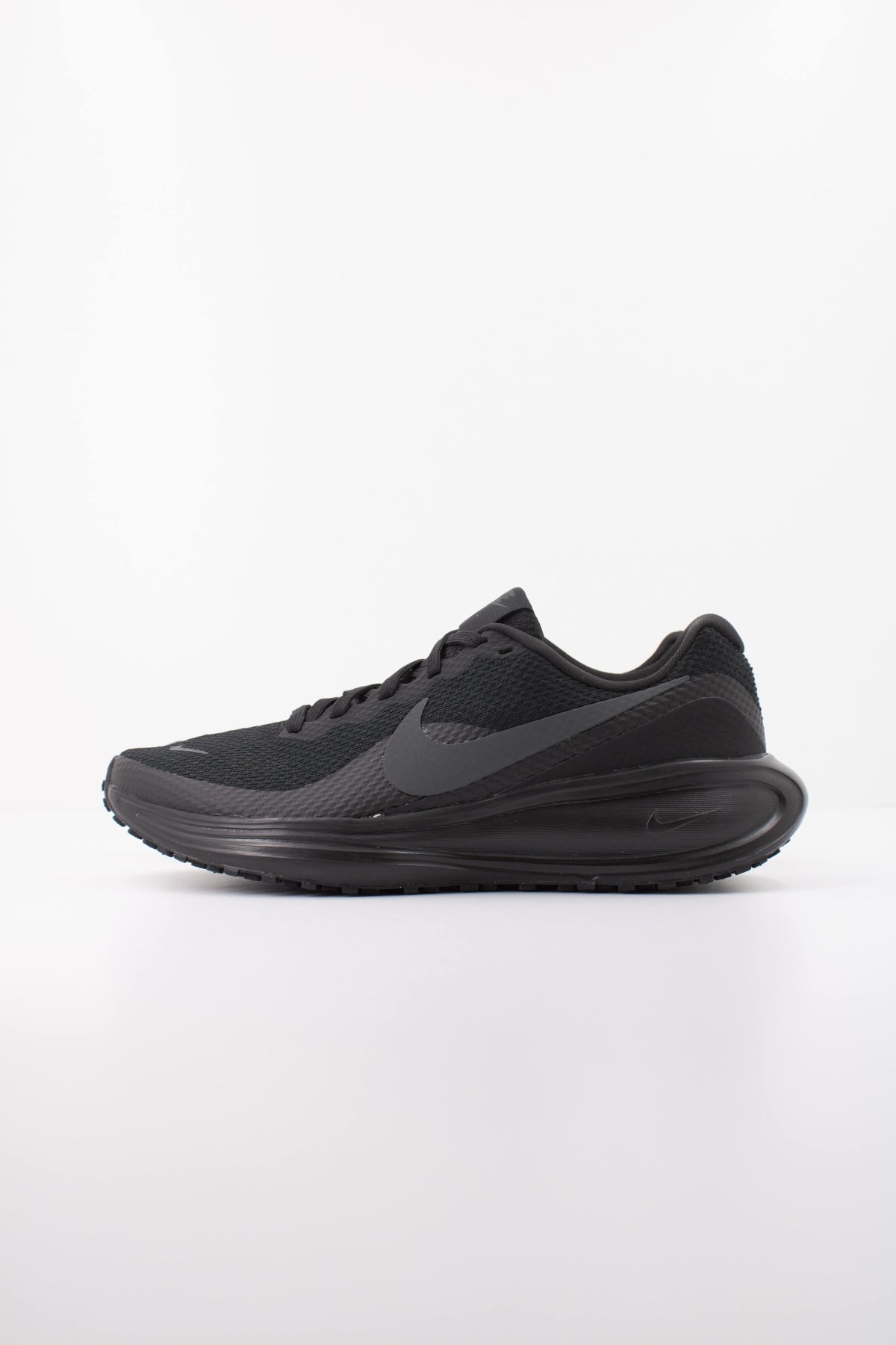 NIKE W NIKE REVOLUTION  en color NEGRO  (1)