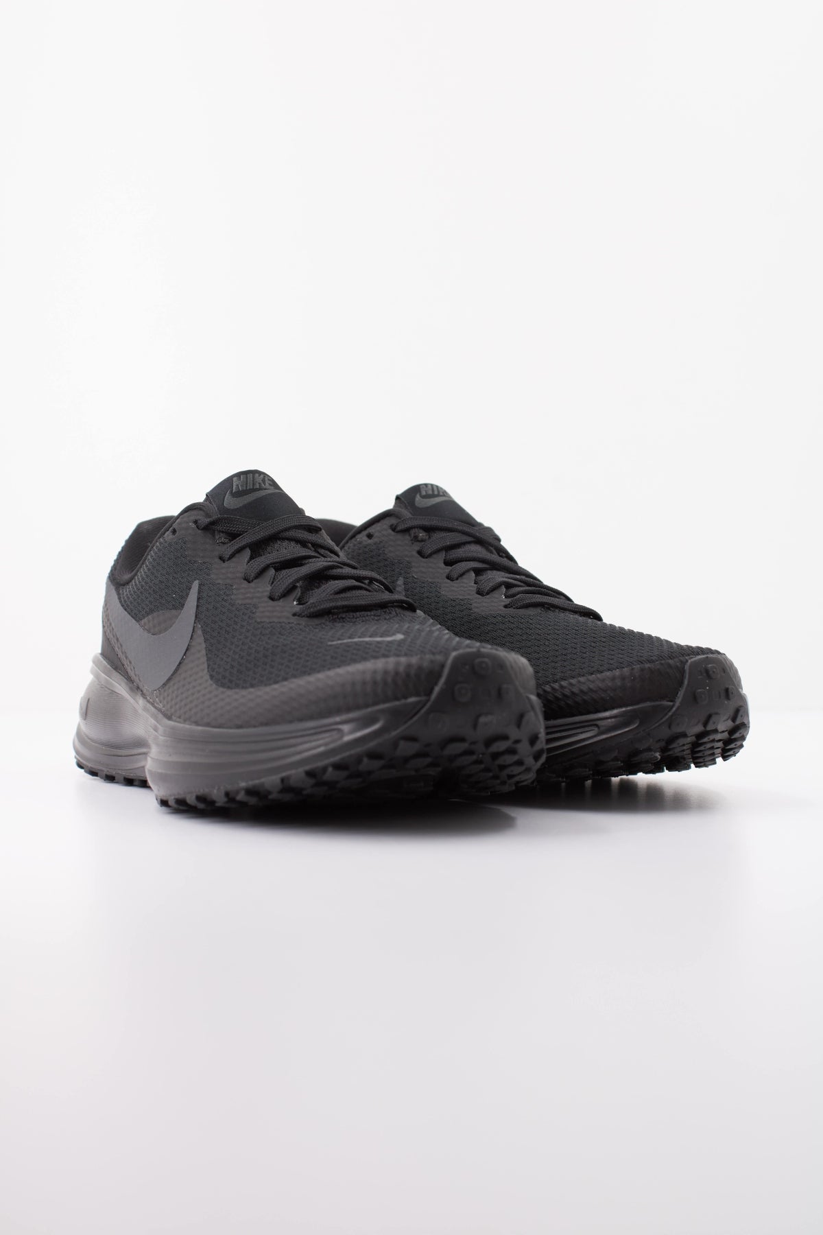 NIKE W NIKE REVOLUTION  en color NEGRO  (2)