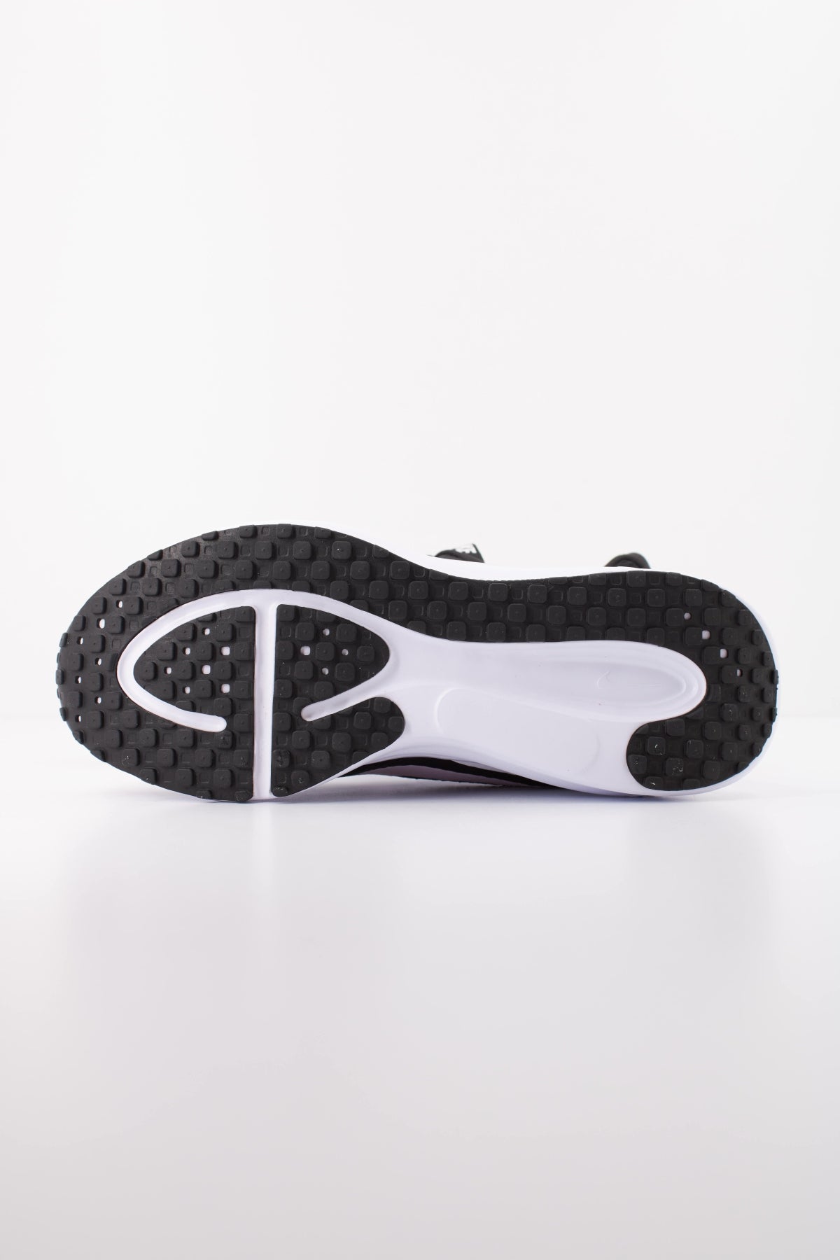 NIKE W NIKE REVOLUTION  en color NEGRO  (5)