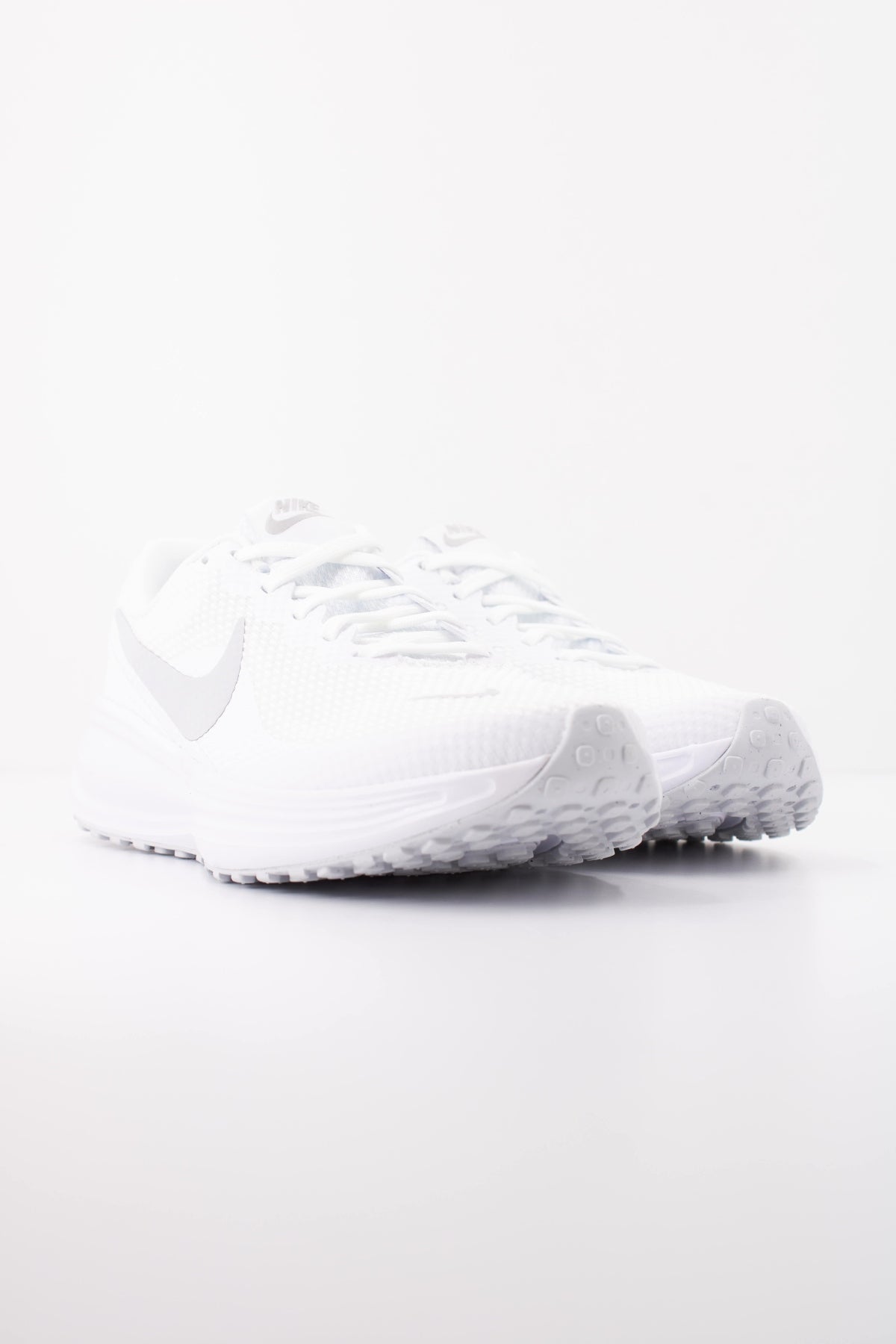 NIKE W NIKE REVOLUTION  en color BLANCO  (2)