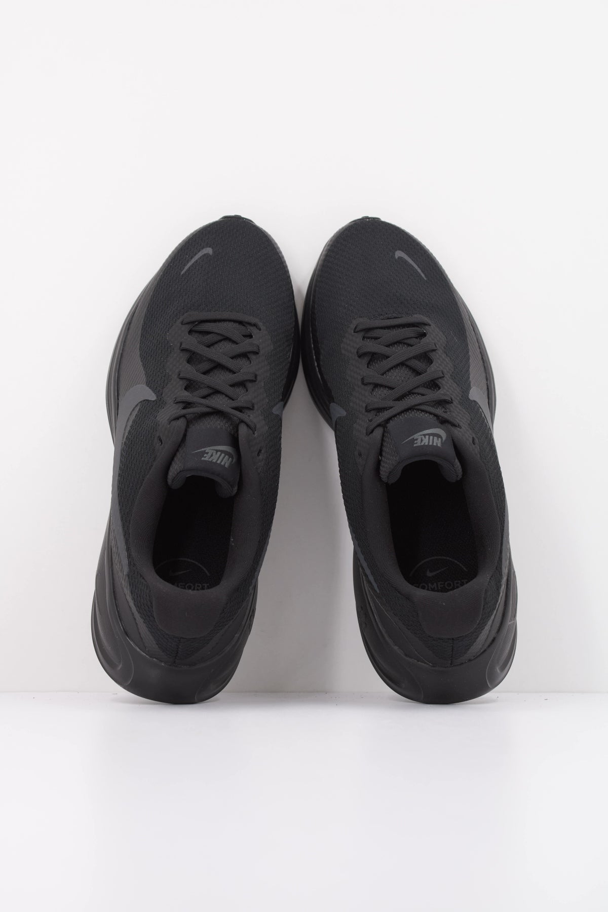 NIKE NIKE REVOLUTION  en color NEGRO  (3)