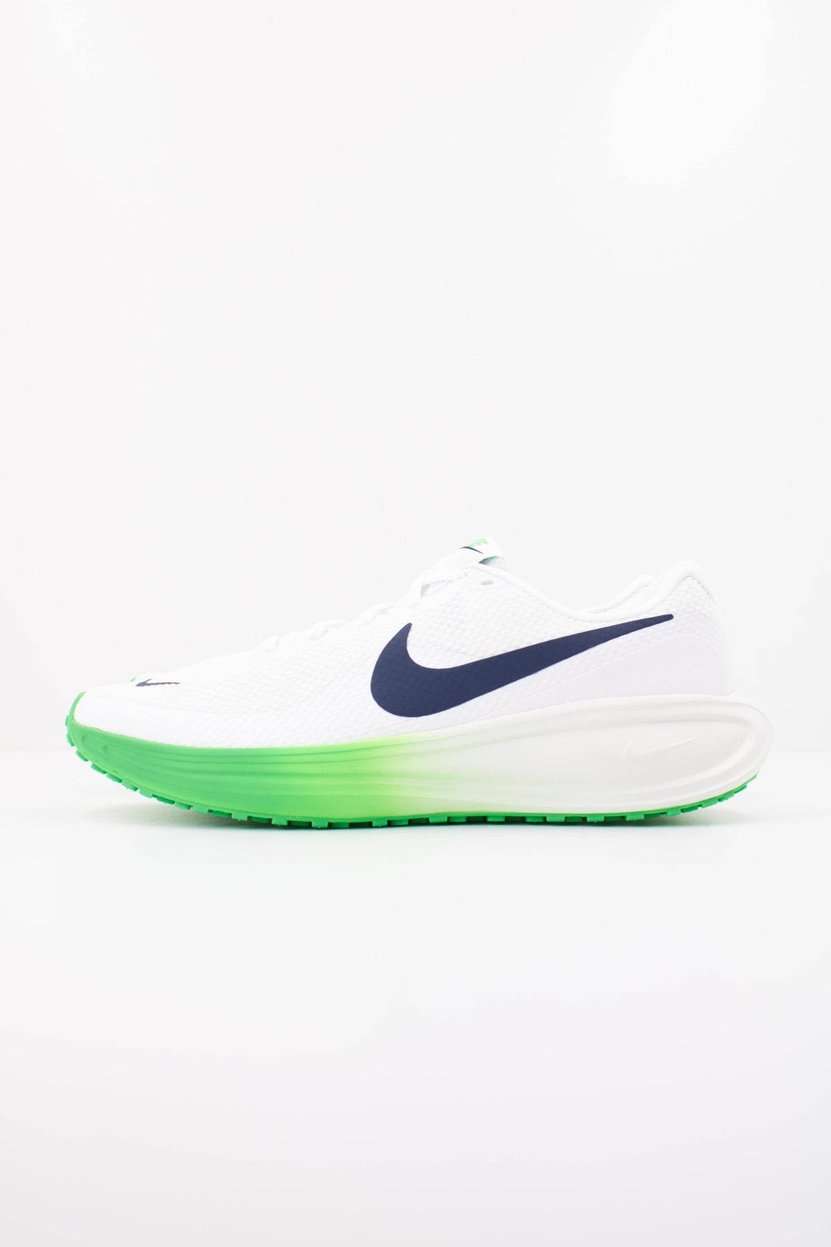 NIKE NIKE REVOLUTION  en color BLANCO  (1)
