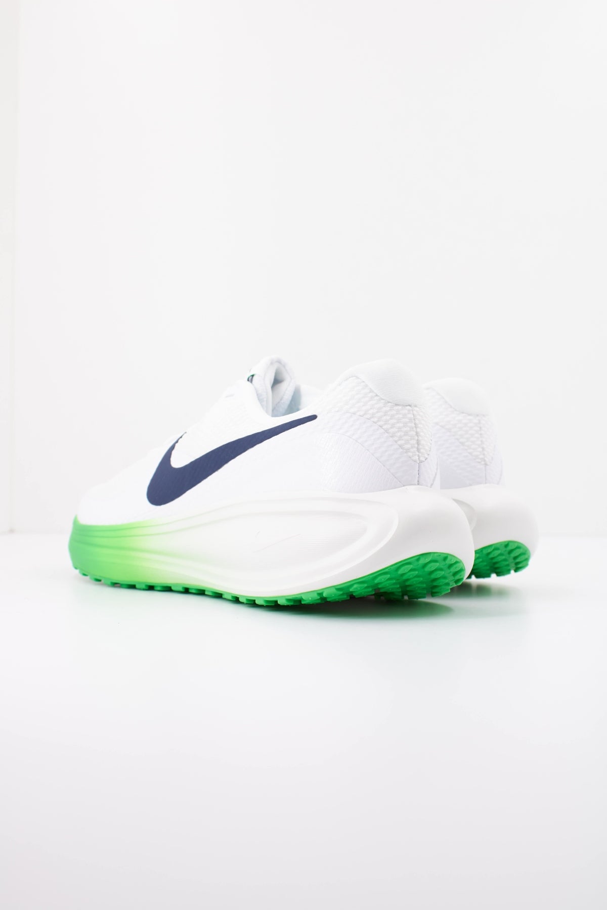 NIKE NIKE REVOLUTION  en color BLANCO  (4)