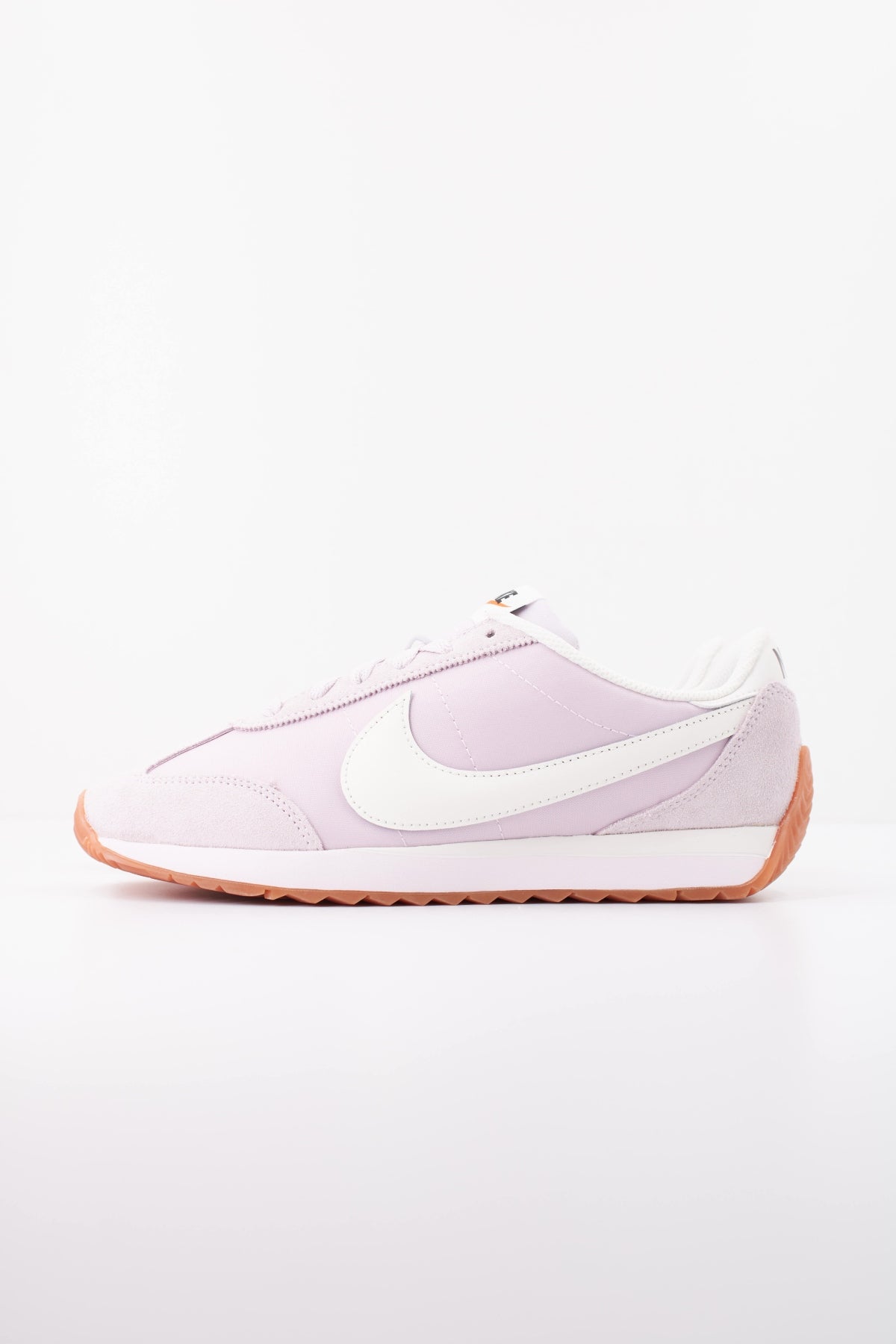 NIKE W NIKE PACIFIC en color VIOLETA  (1)