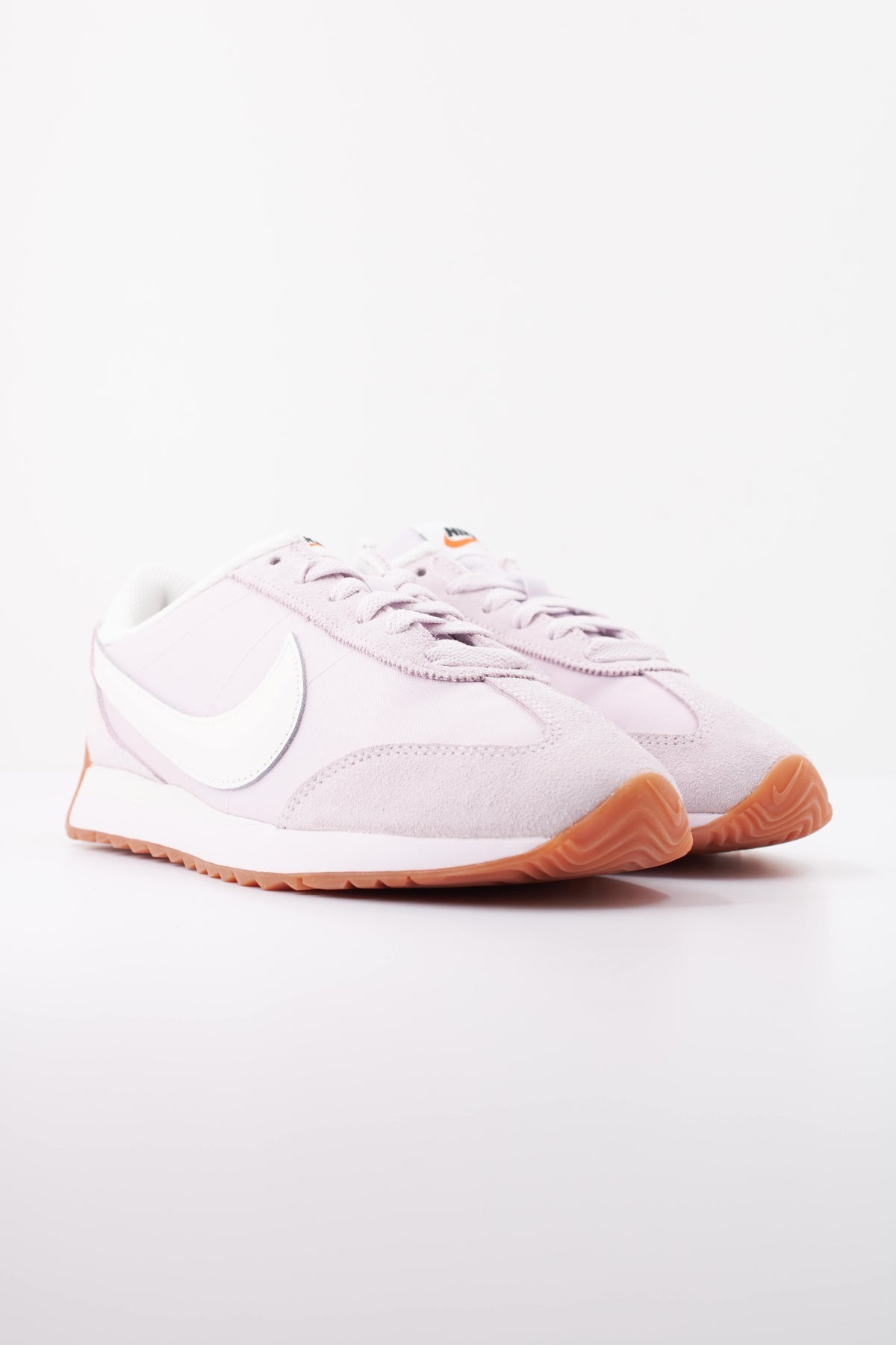 NIKE W NIKE PACIFIC en color VIOLETA  (2)