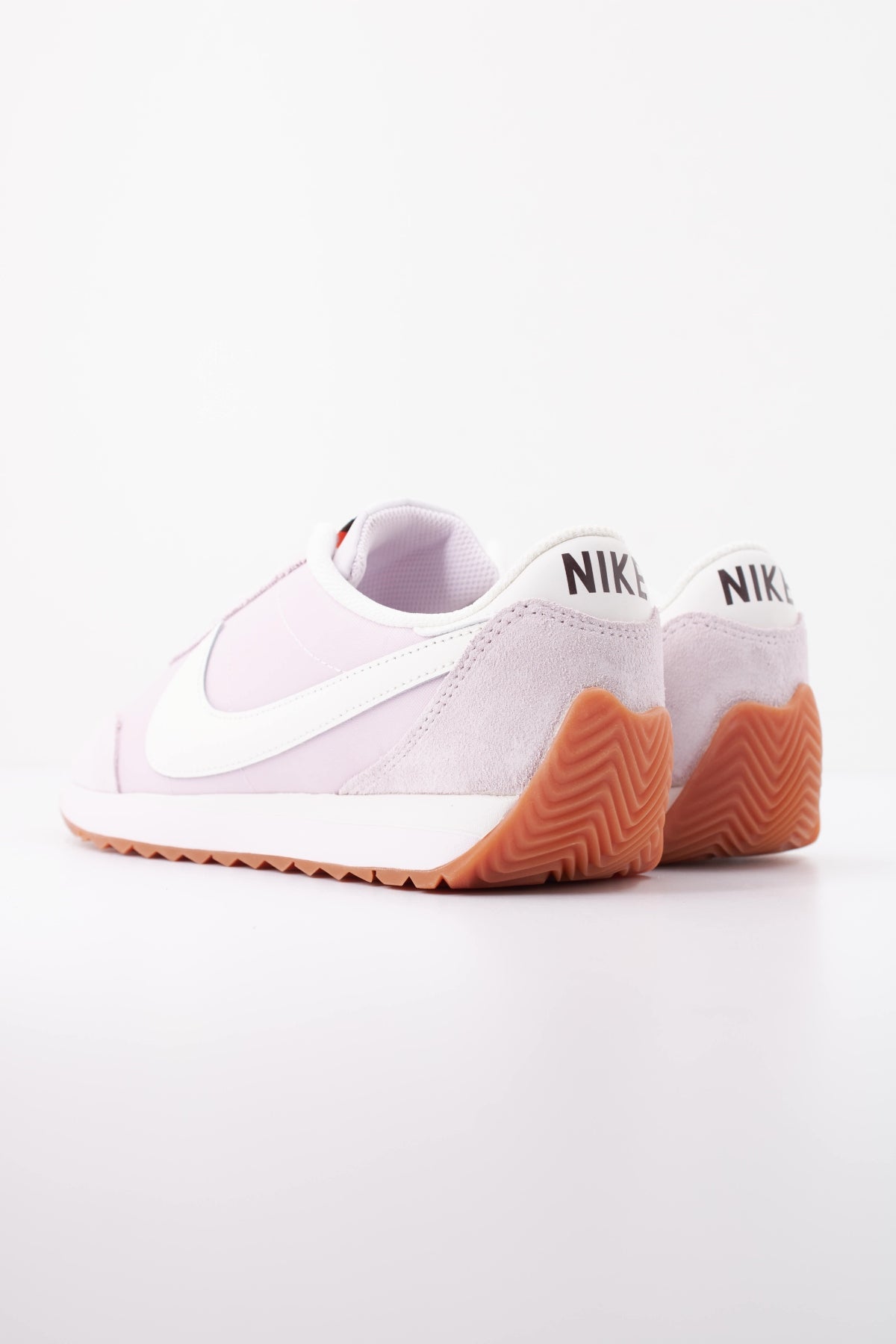 NIKE W NIKE PACIFIC en color VIOLETA  (4)