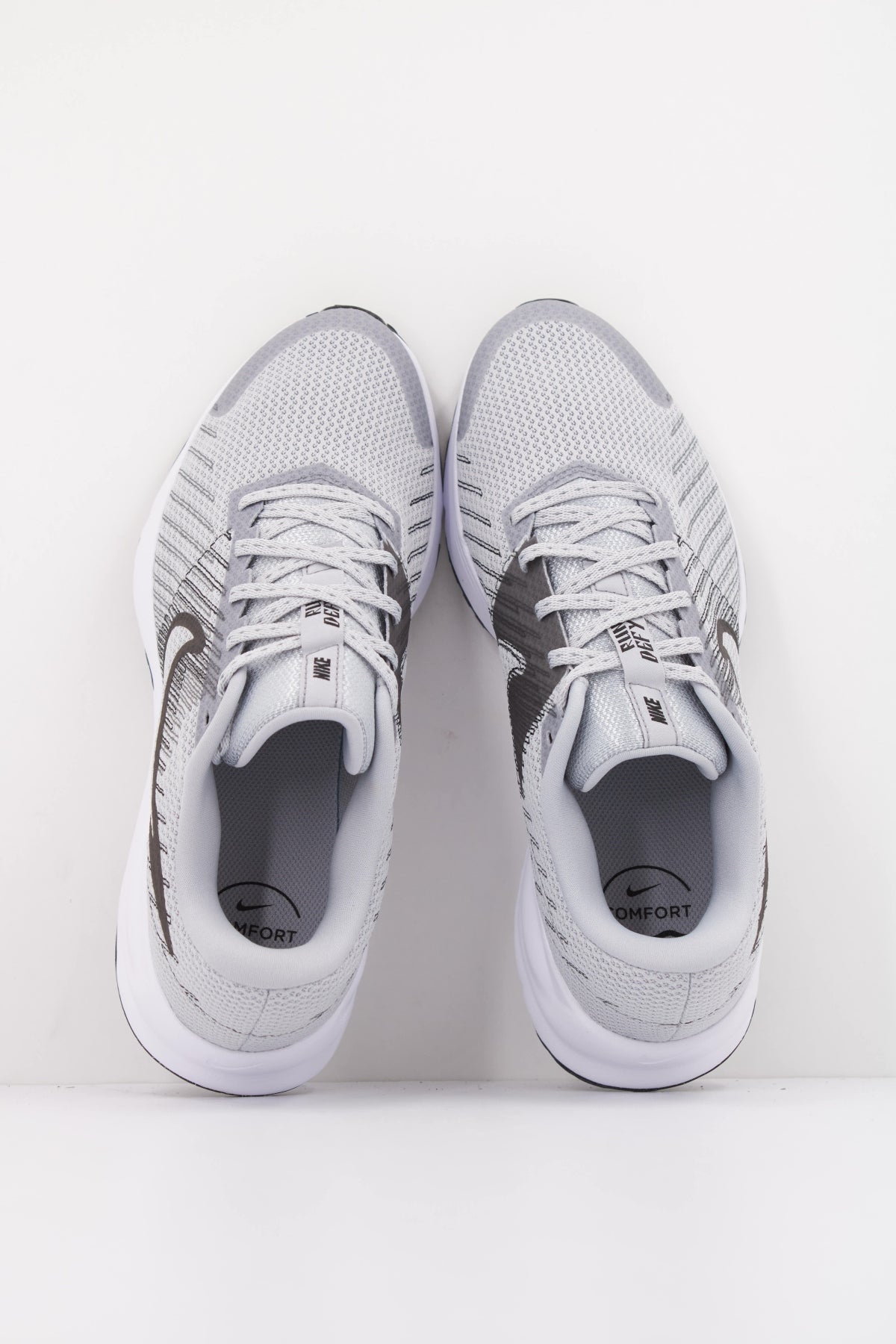 NIKE NIKE RUN DEFY en color GRIS  (3)