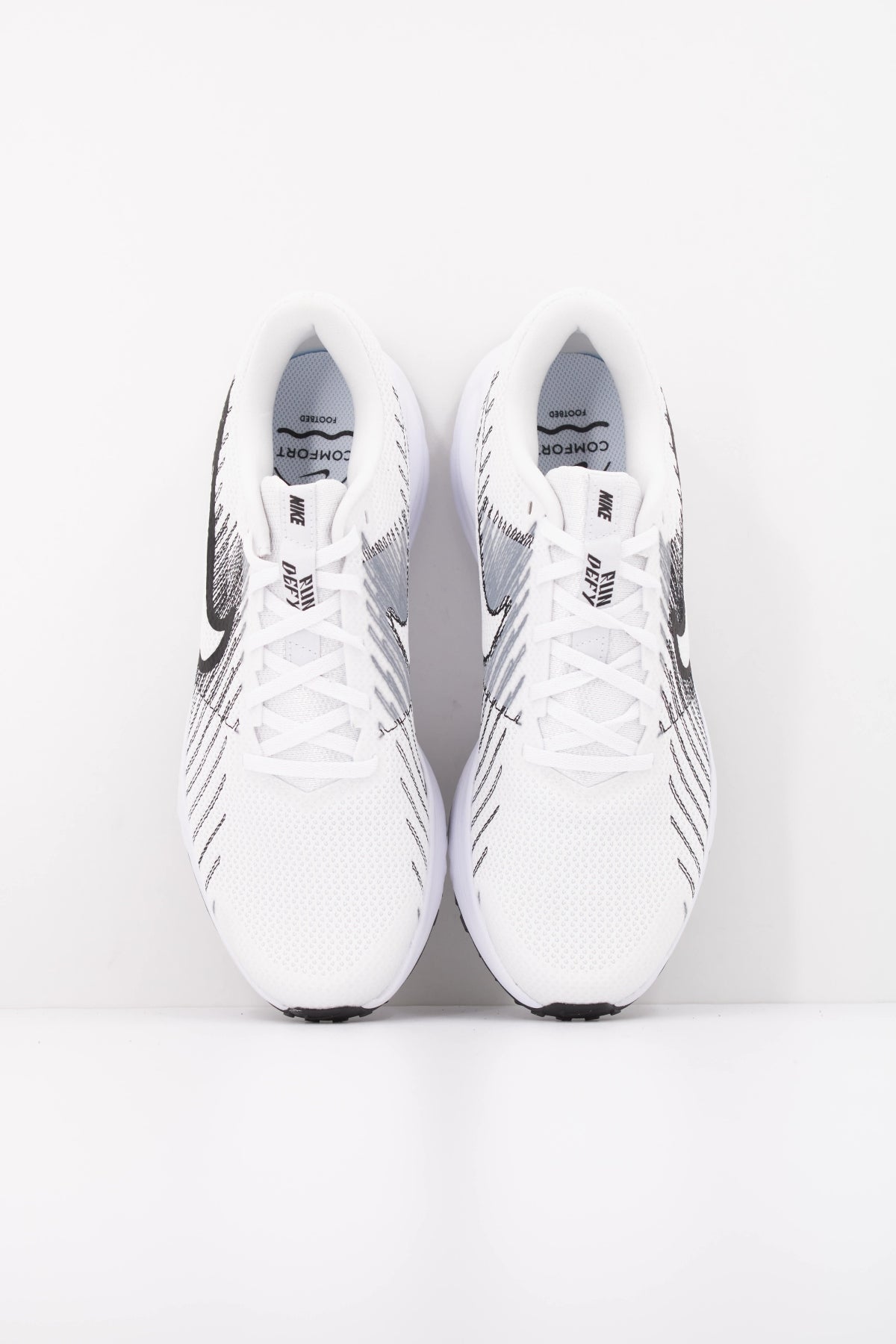 NIKE NIKE RUN DEFY en color BLANCO  (3)